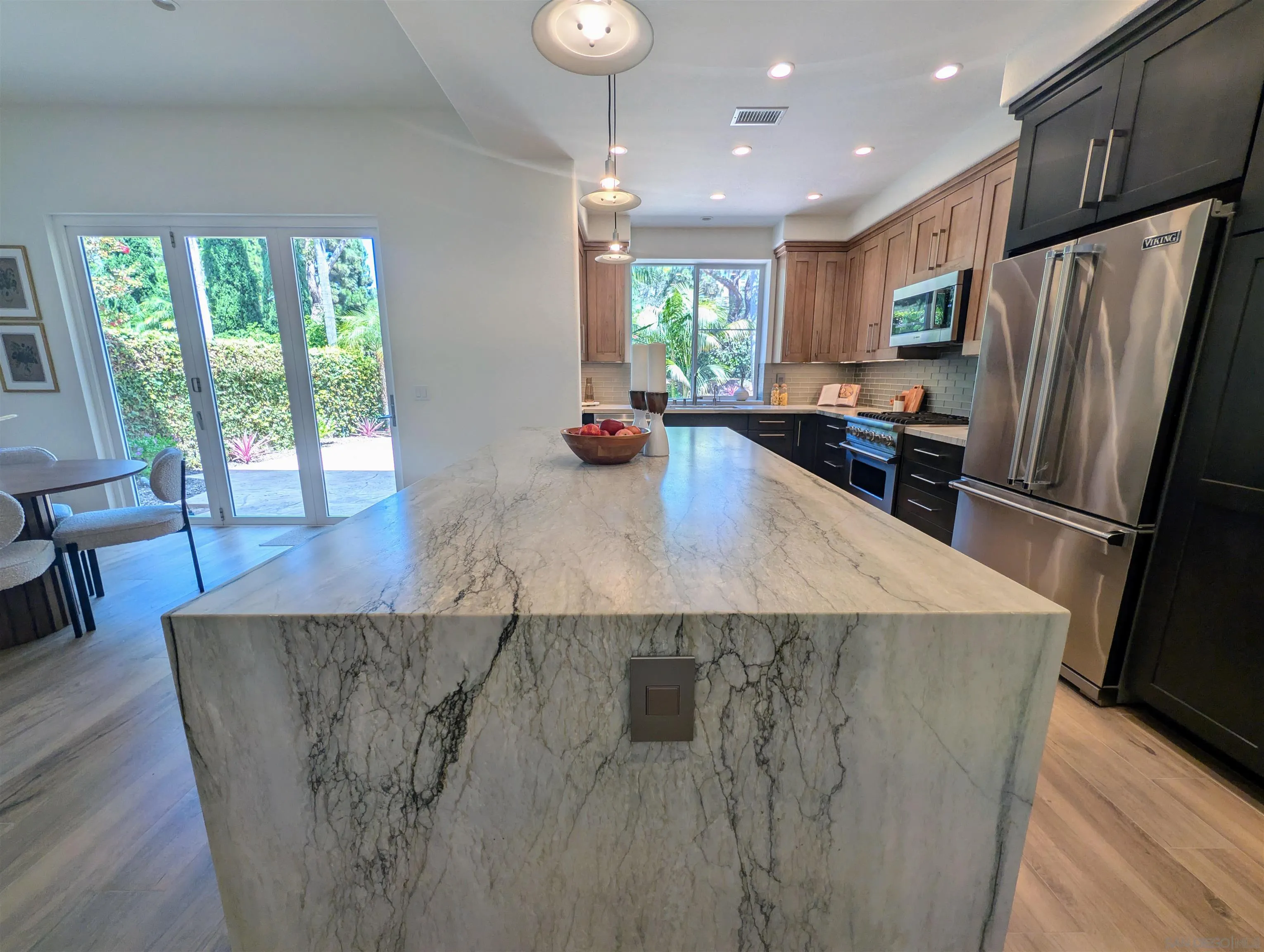 https://cdn.realtyfeed.com/cdn/127/260021858/0d8f9acd257bf5f478fa2991a4bc69c6.webp