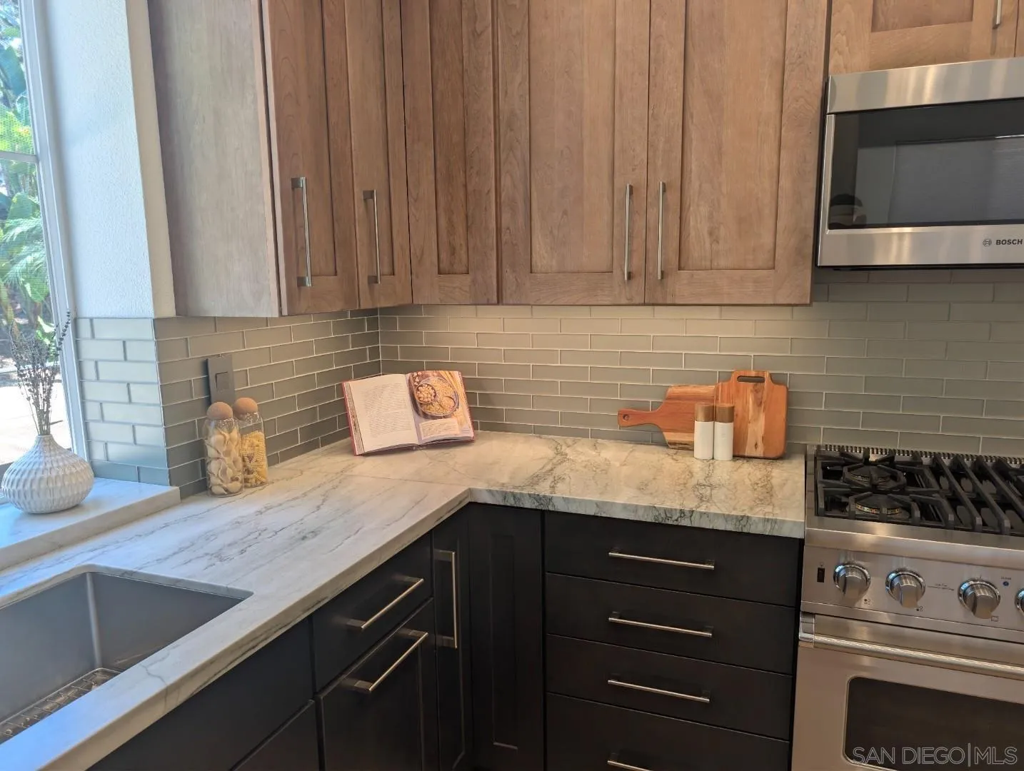 https://cdn.realtyfeed.com/cdn/127/260021858/30971847167758410e0010409453cf66.webp