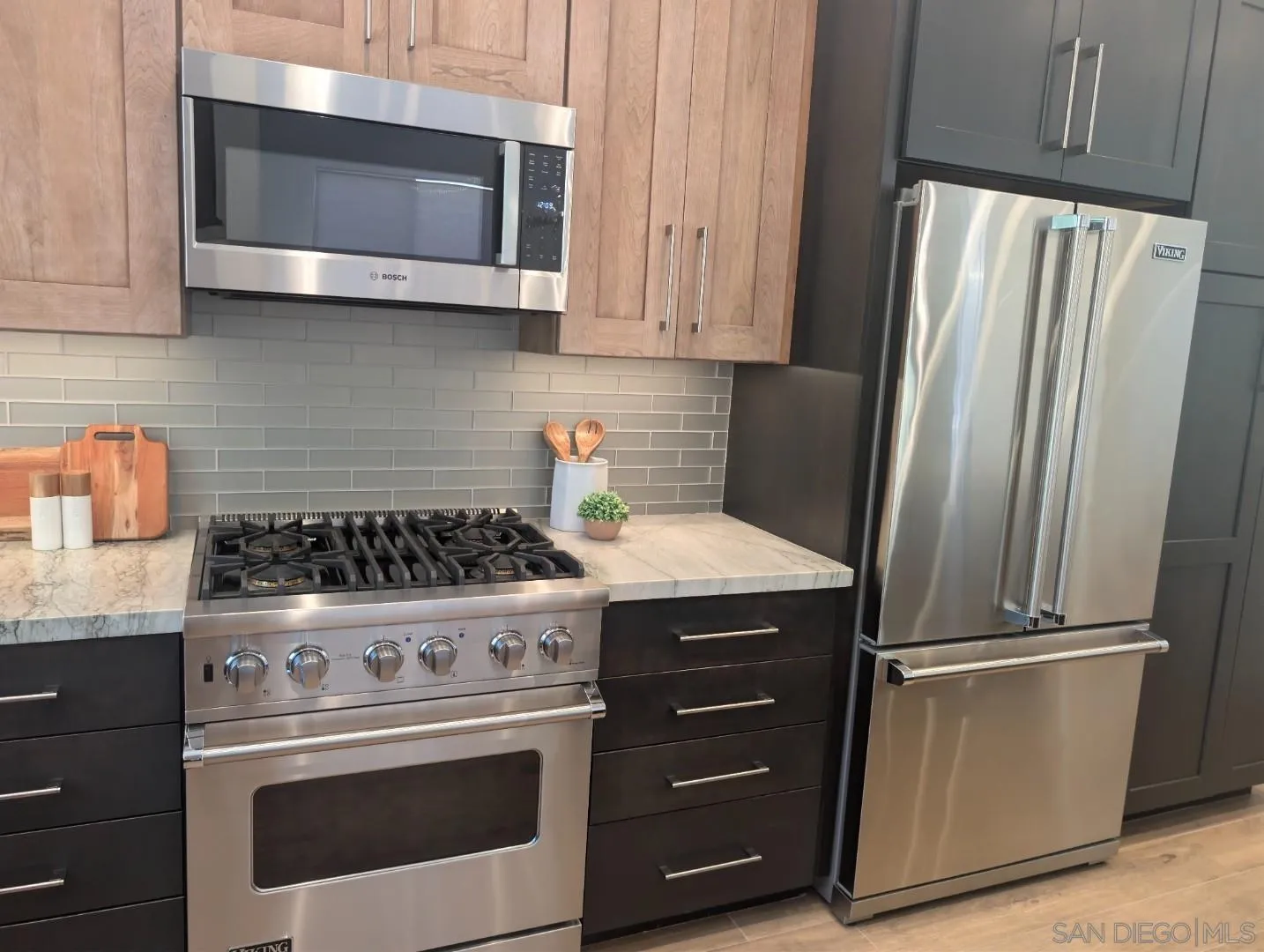 https://cdn.realtyfeed.com/cdn/127/260021858/3fff8739916d1acdca965545aeaeaaf0.webp