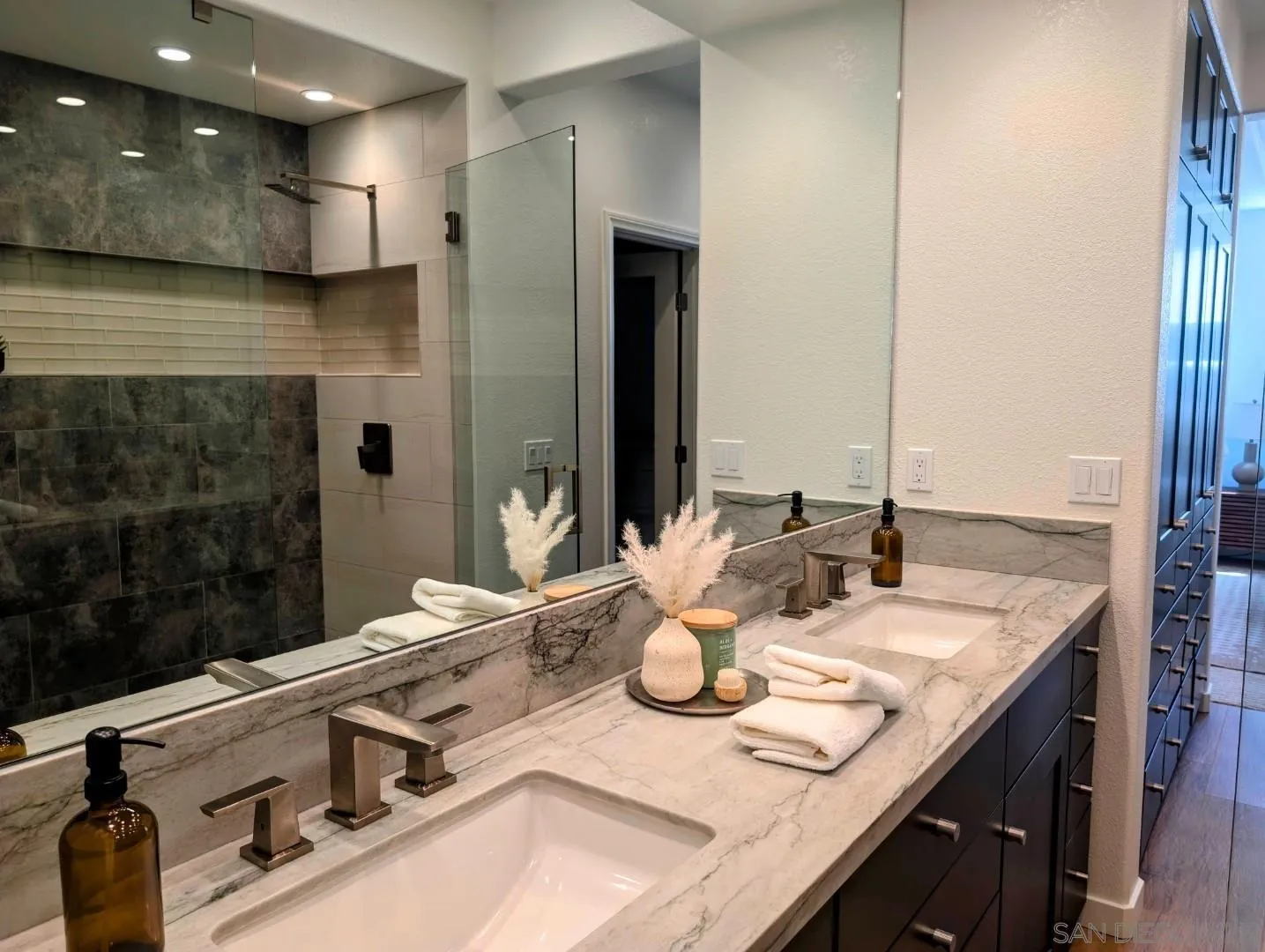 https://cdn.realtyfeed.com/cdn/127/260021858/431e204e20bfe24f3e0eae3cf67d83c7.webp