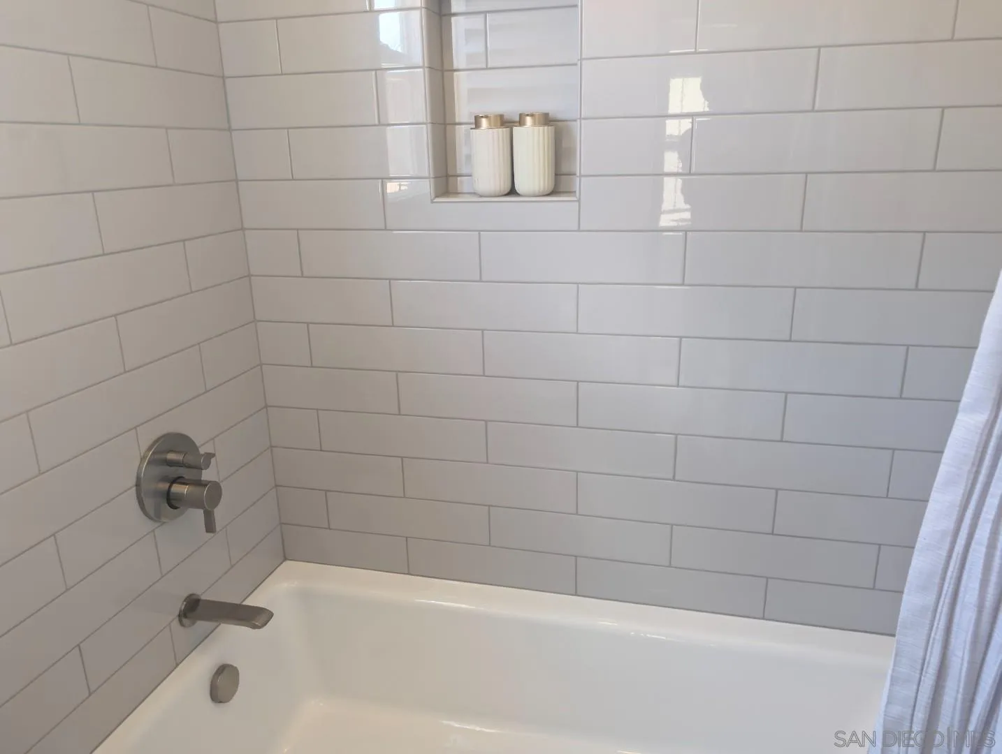 https://cdn.realtyfeed.com/cdn/127/260021858/5f5a8a70c905055255dc70d7537949a3.webp