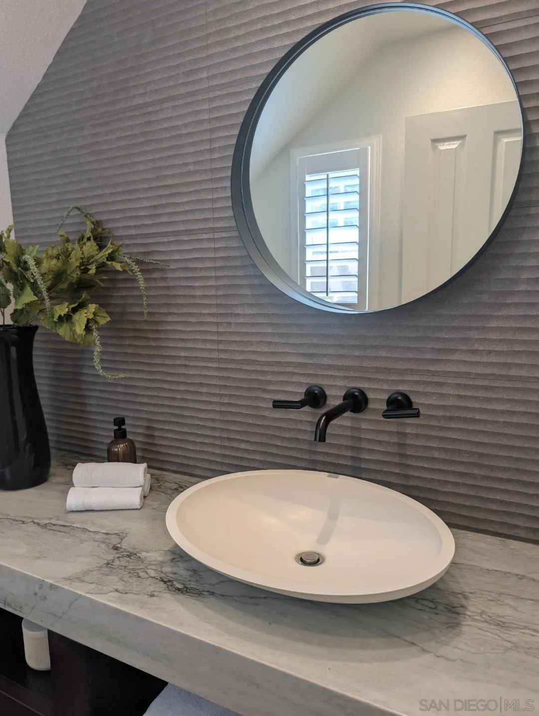https://cdn.realtyfeed.com/cdn/127/260021858/61fb8e5bca66bcb87b53224a64ffe9be.webp