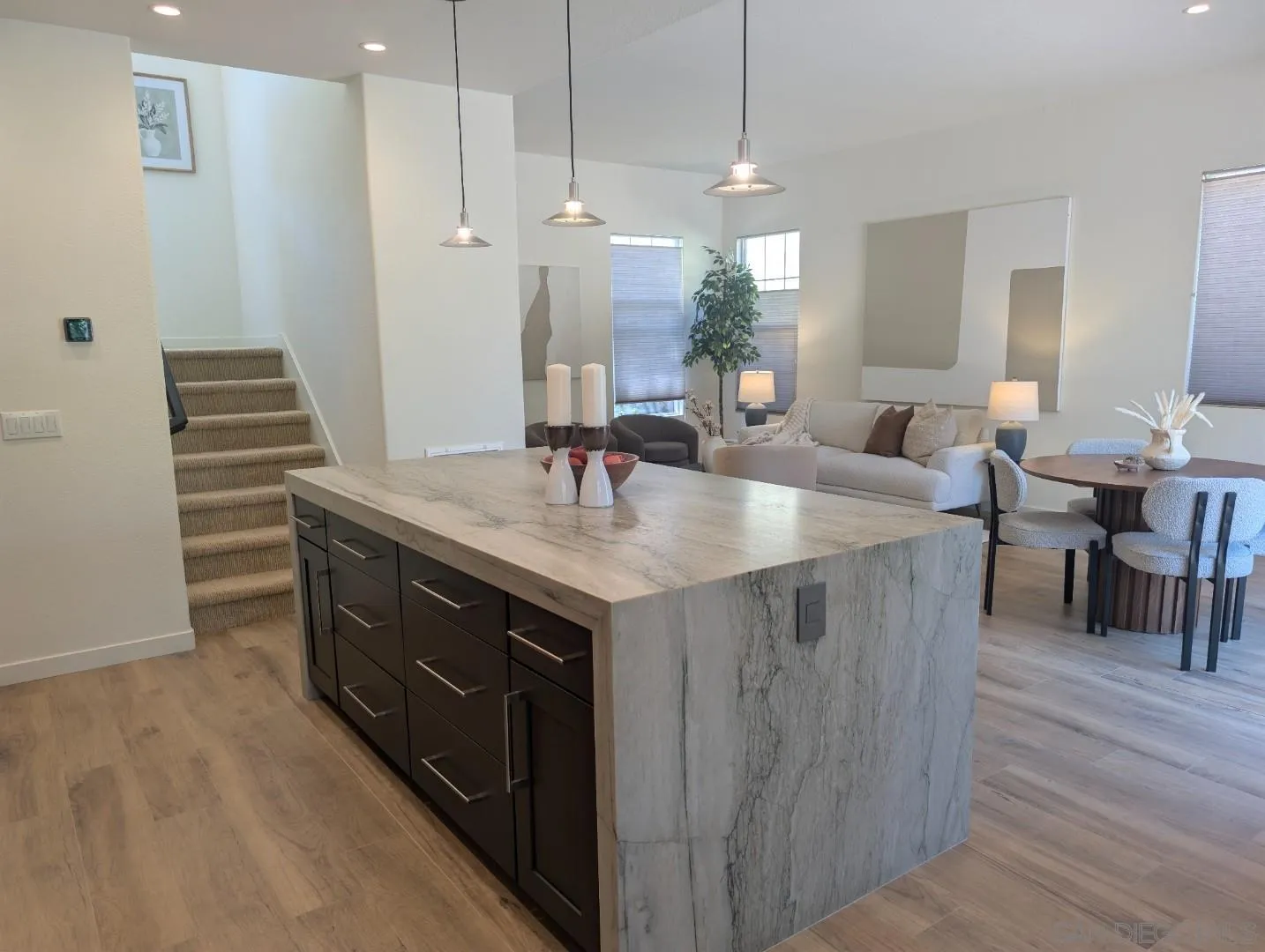 https://cdn.realtyfeed.com/cdn/127/260021858/87b863b671e68cb7aac133d92ee88817.webp