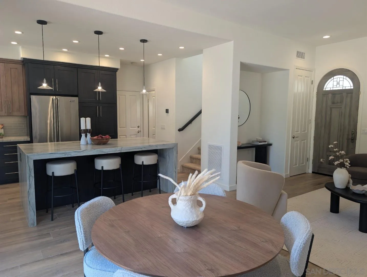 https://cdn.realtyfeed.com/cdn/127/260021858/c8c0e3d789dee96cf35f23bebecdf58d.webp