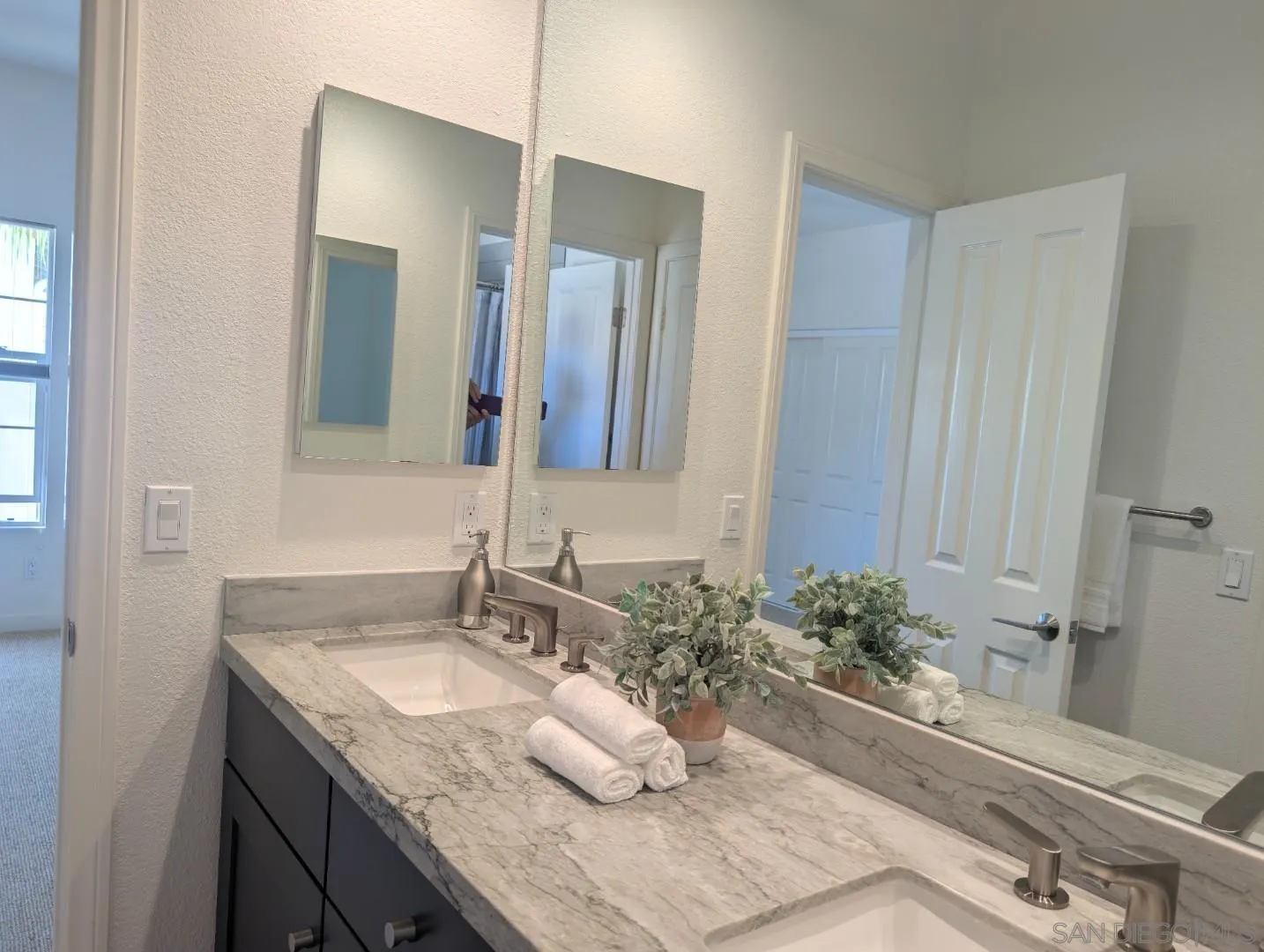 https://cdn.realtyfeed.com/cdn/127/260021858/cee1099d1802986e0b26b3373f4ef005.webp
