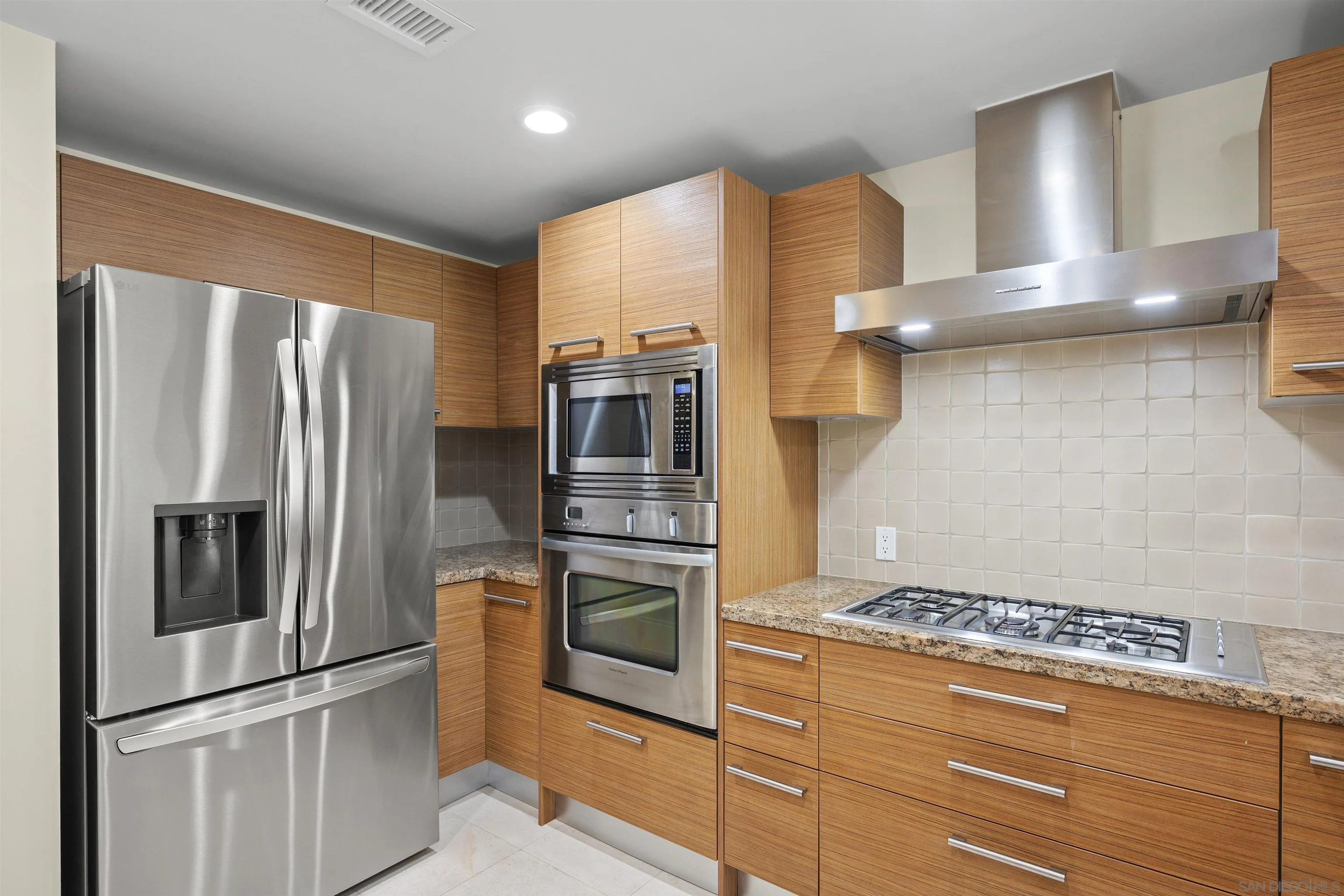 https://cdn.realtyfeed.com/cdn/127/260021861/dd8872f0690685e23388a302bf37840d.webp