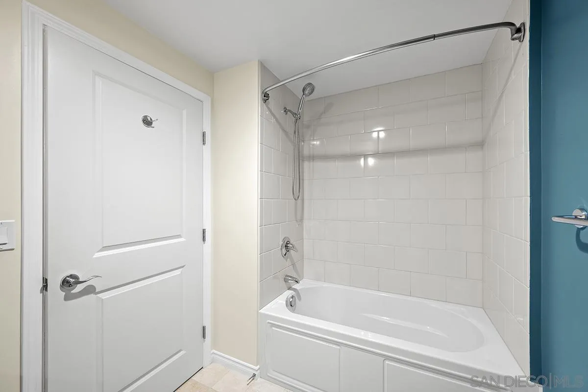 https://cdn.realtyfeed.com/cdn/127/260021861/e014d2bc70e5e5c14e5541866d02fb6f.webp
