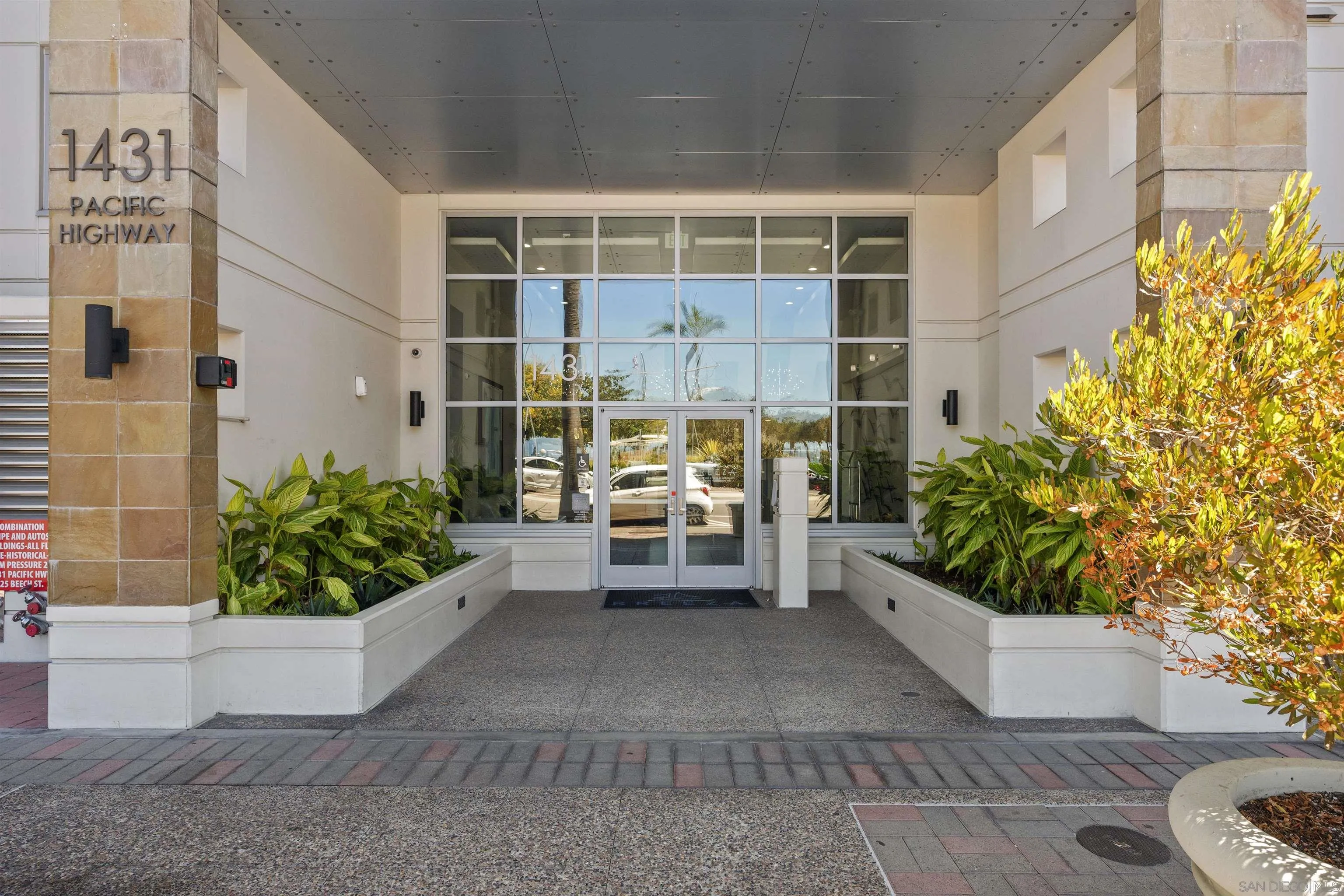 https://cdn.realtyfeed.com/cdn/127/260021861/ea68f8f0ed29e7d81cd0779fdd1912d6.webp