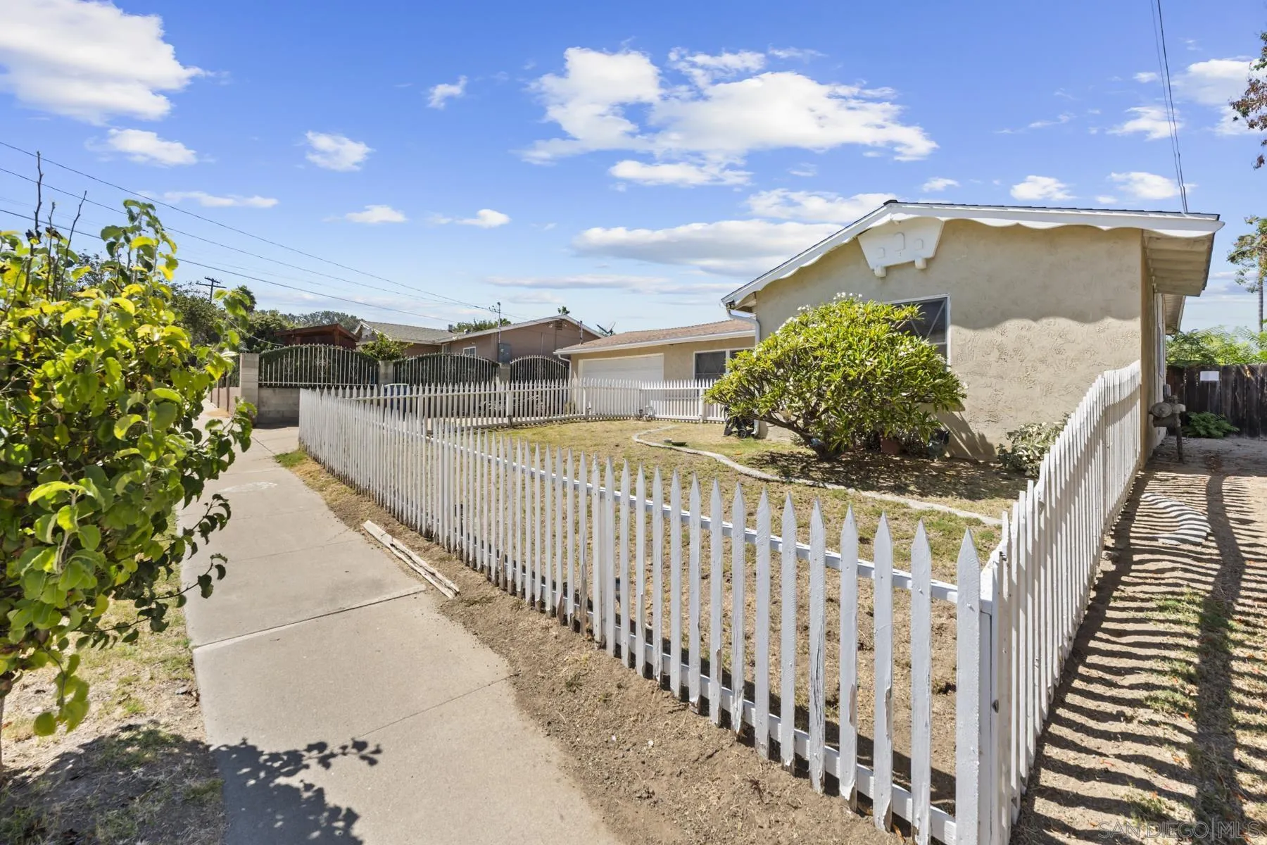 https://cdn.realtyfeed.com/cdn/127/260021862/1c52cf785ec90b4745fea7749bc79057.webp