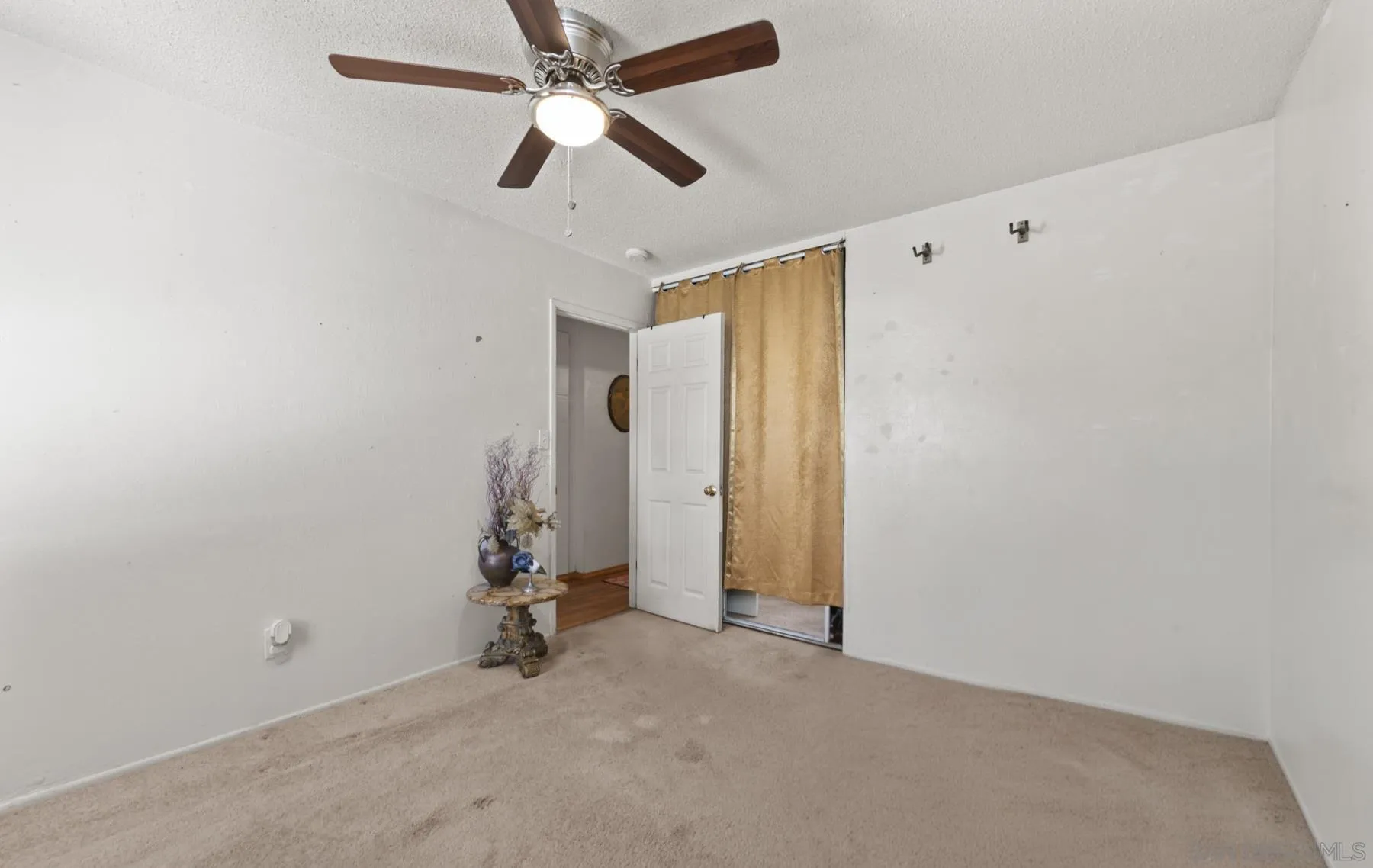 https://cdn.realtyfeed.com/cdn/127/260021862/e08b1528751f9745e3538db922cf81d8.webp