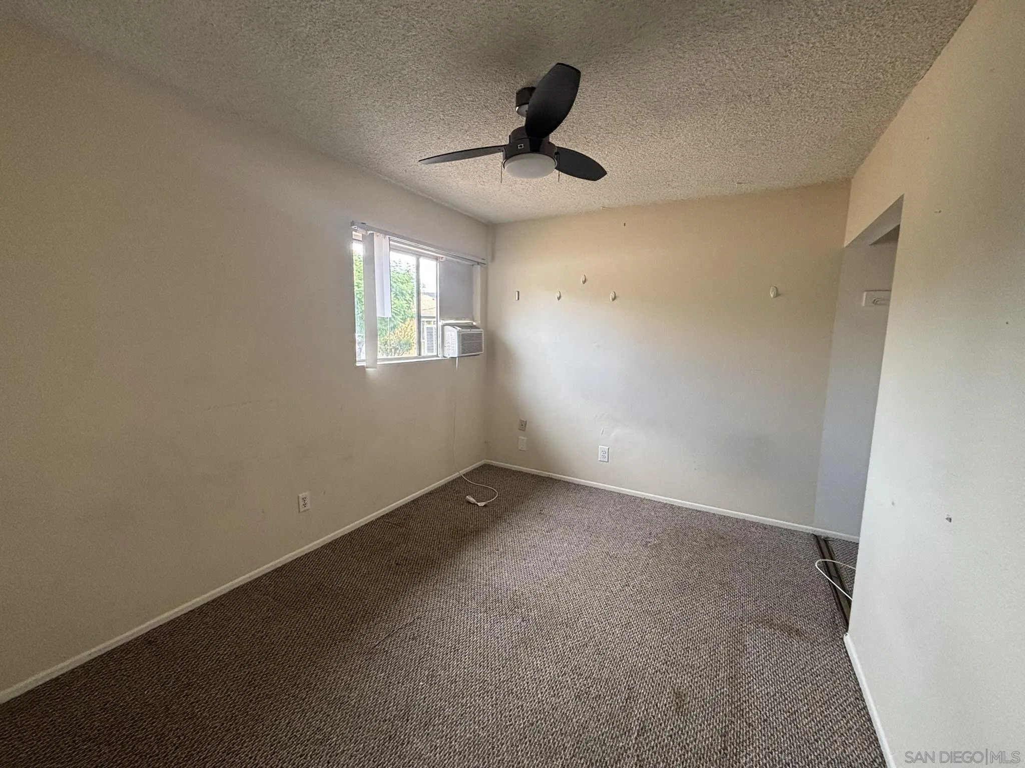 https://cdn.realtyfeed.com/cdn/127/260021863/047d1648babd691066ad4677640f503c.webp