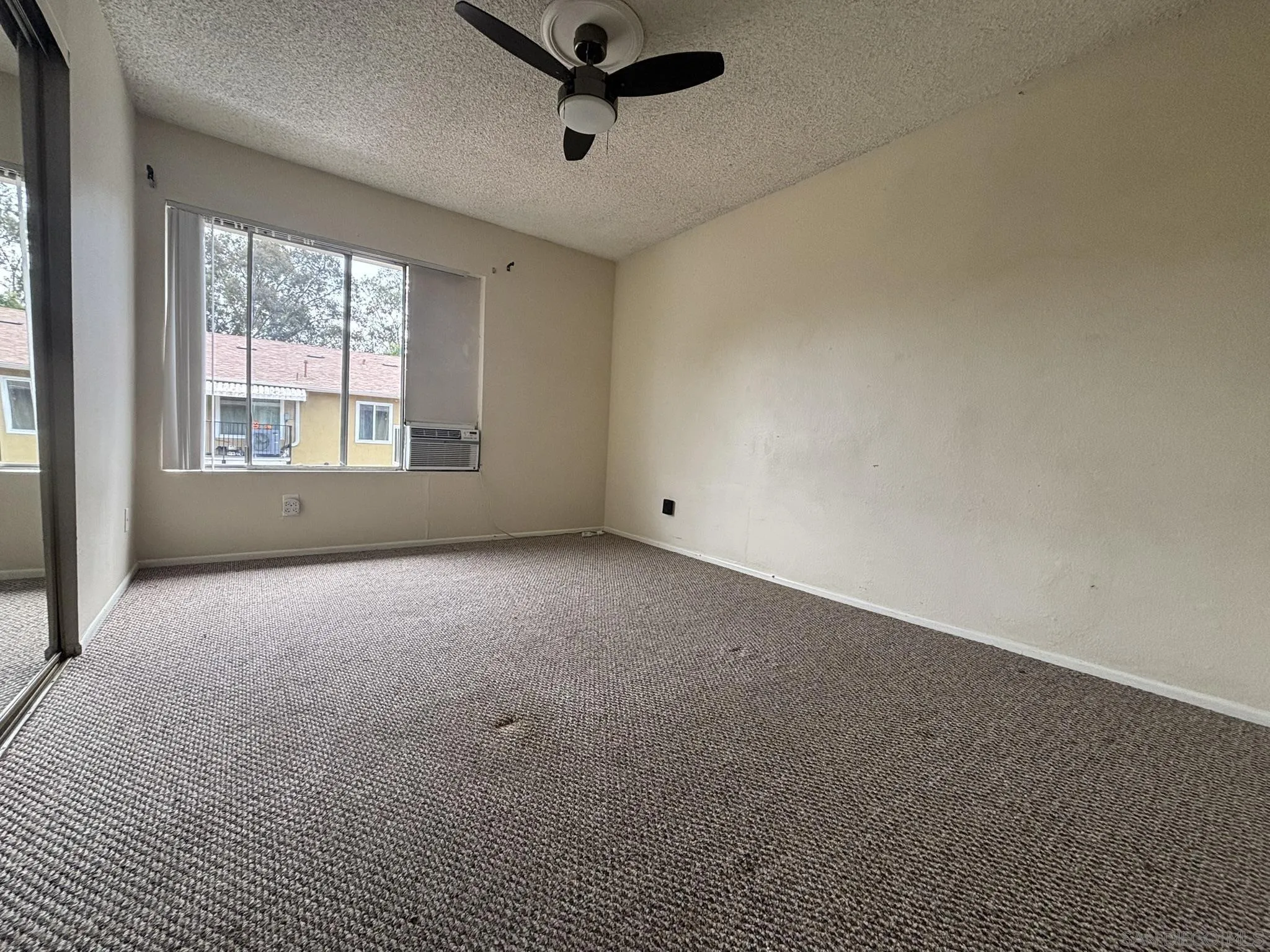 https://cdn.realtyfeed.com/cdn/127/260021863/ca0cb9e77834db315b48c4f9af28300f.webp