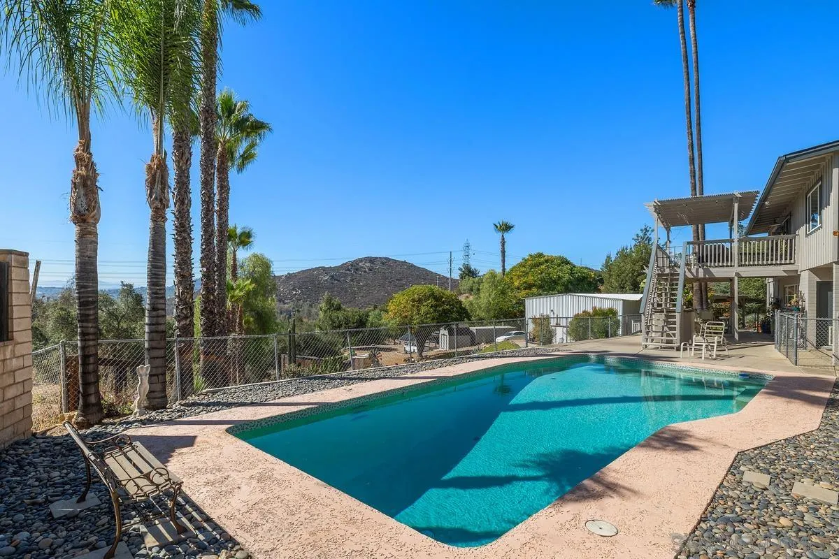https://cdn.realtyfeed.com/cdn/127/260021868/893cb1d55e198051178a8394bcce36fb.webp