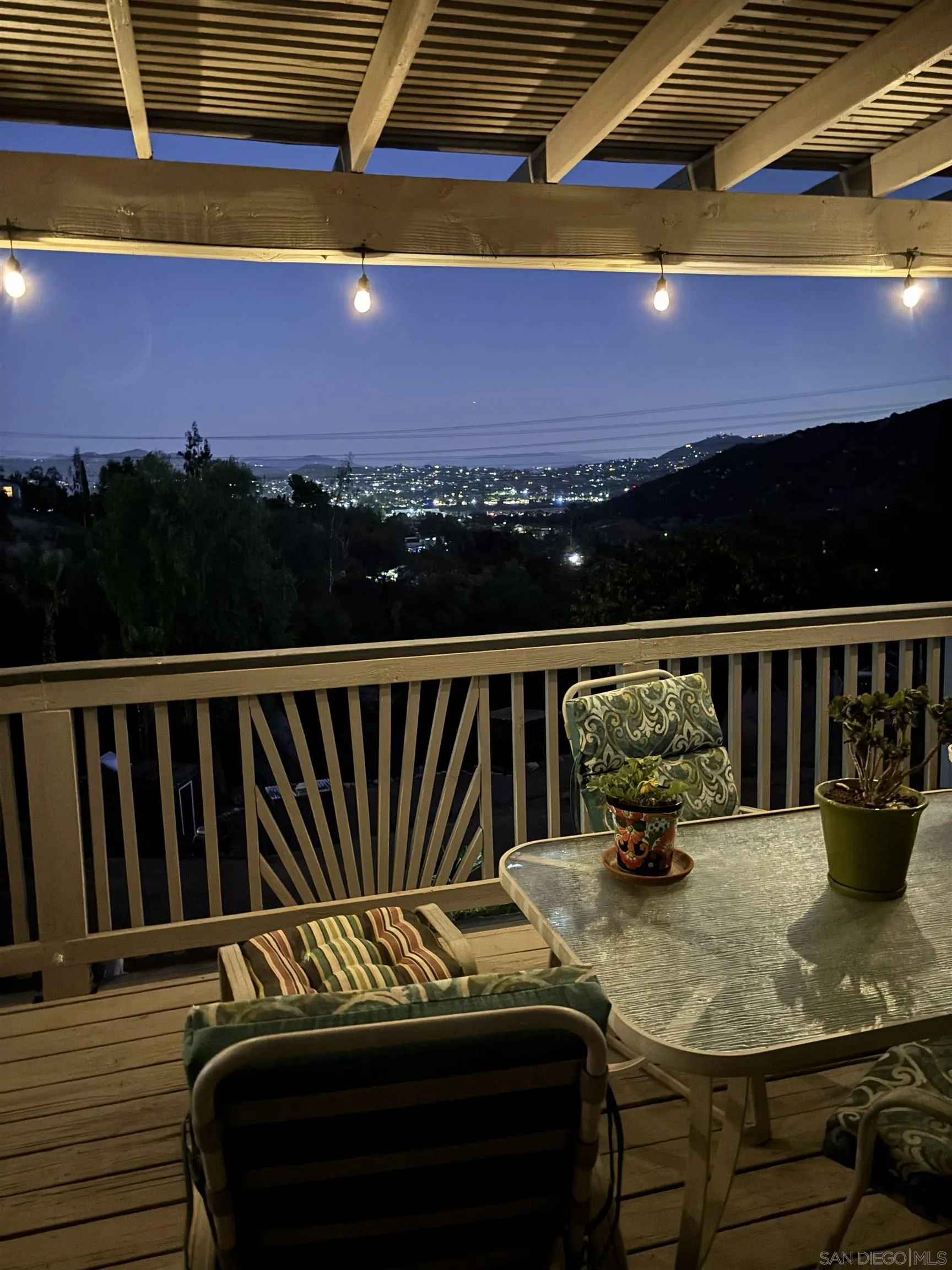 https://cdn.realtyfeed.com/cdn/127/260021868/f2bd00a233cbe958b6bea67d4e78d289.webp