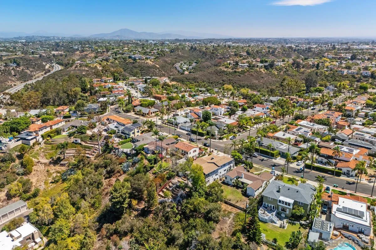 https://cdn.realtyfeed.com/cdn/127/260021875/02f52b0bc7338acad569d7460e51378e.webp