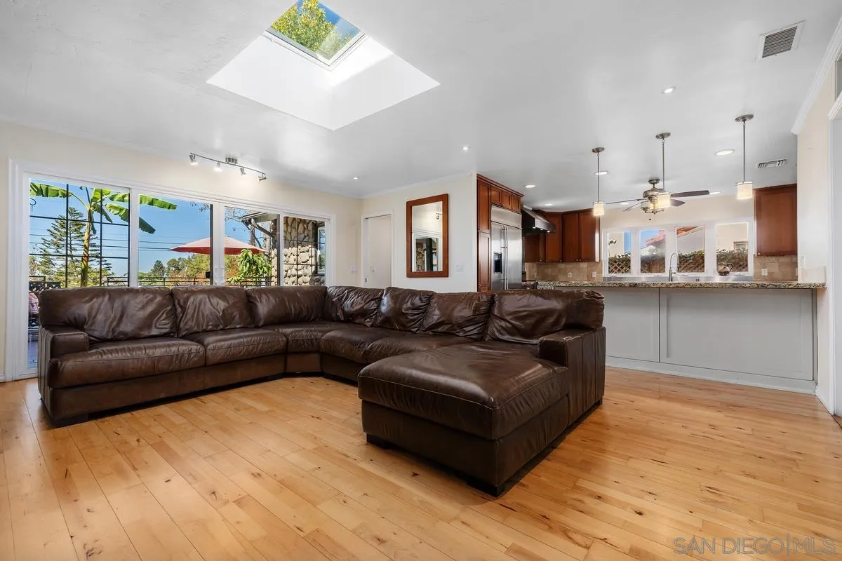 https://cdn.realtyfeed.com/cdn/127/260021875/b11e468b0ab75472ef74cac9bdc85a06.webp