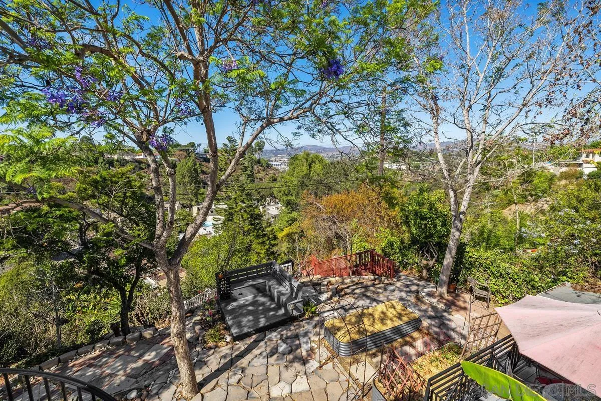 https://cdn.realtyfeed.com/cdn/127/260021875/b3f55c31f375dea6d707edbb11ac021d.webp