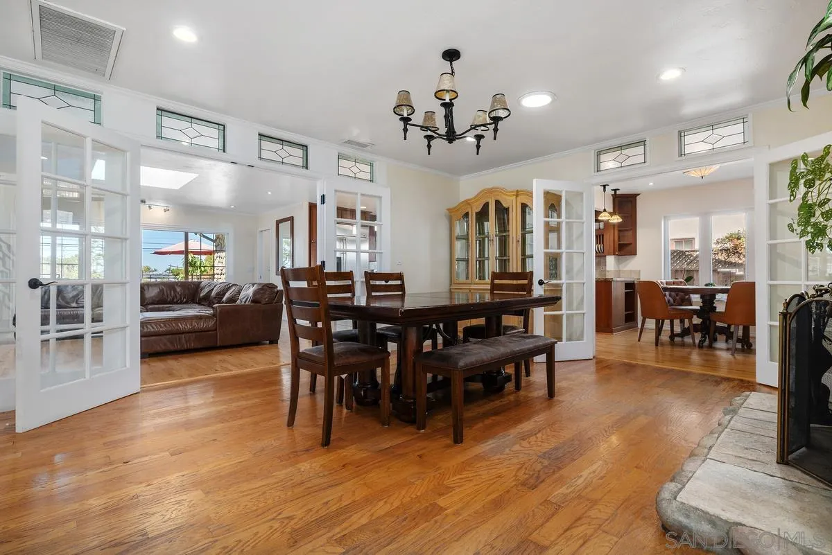 https://cdn.realtyfeed.com/cdn/127/260021875/e9ce182ad9aebac819dd6b2a2858e360.webp