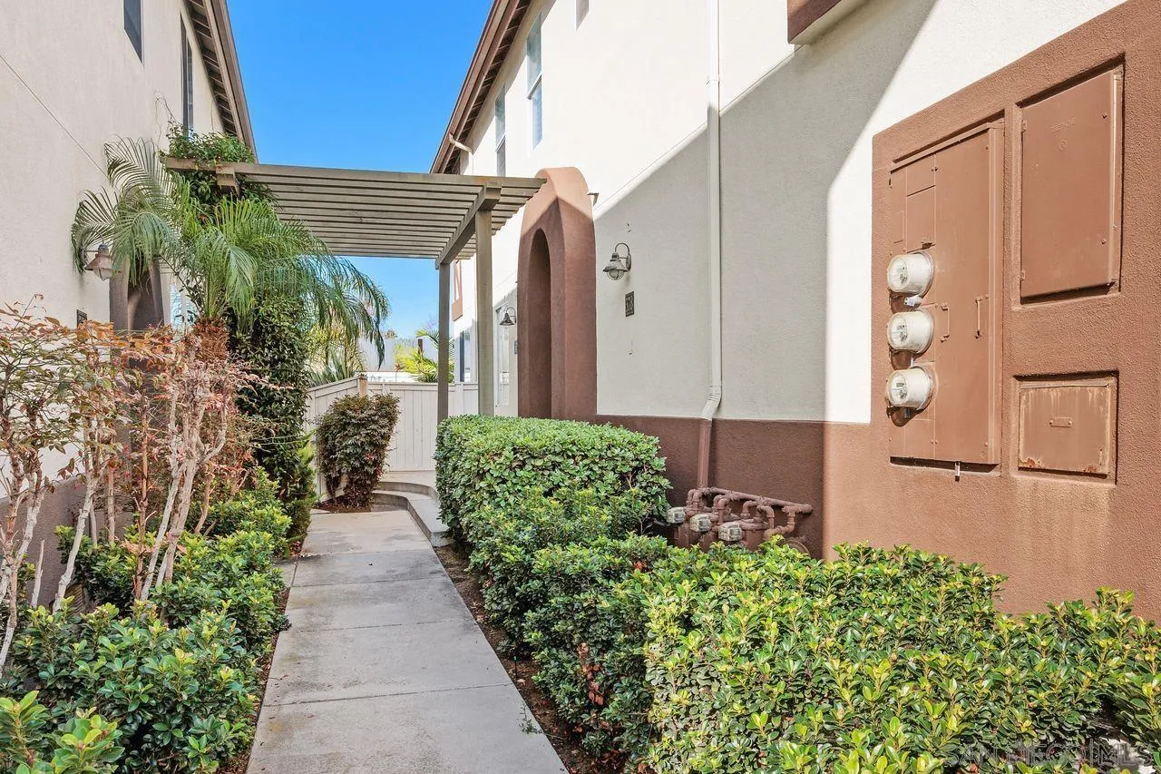 https://cdn.realtyfeed.com/cdn/127/260021876/7bae72c233ad48211c2ff38d5f3673b3.webp