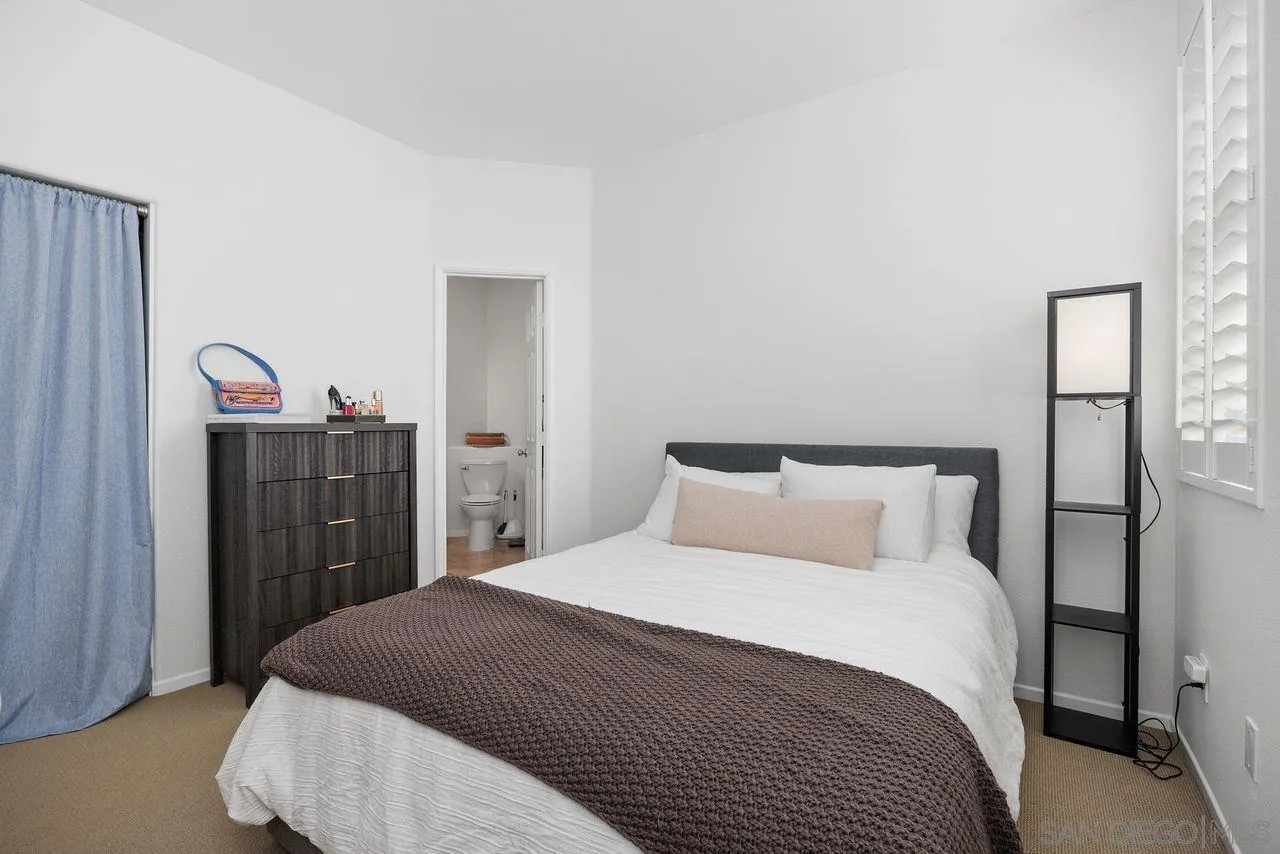 https://cdn.realtyfeed.com/cdn/127/260021876/bc6bc0b0cf47b04afb7c9bd0ffd622c5.webp
