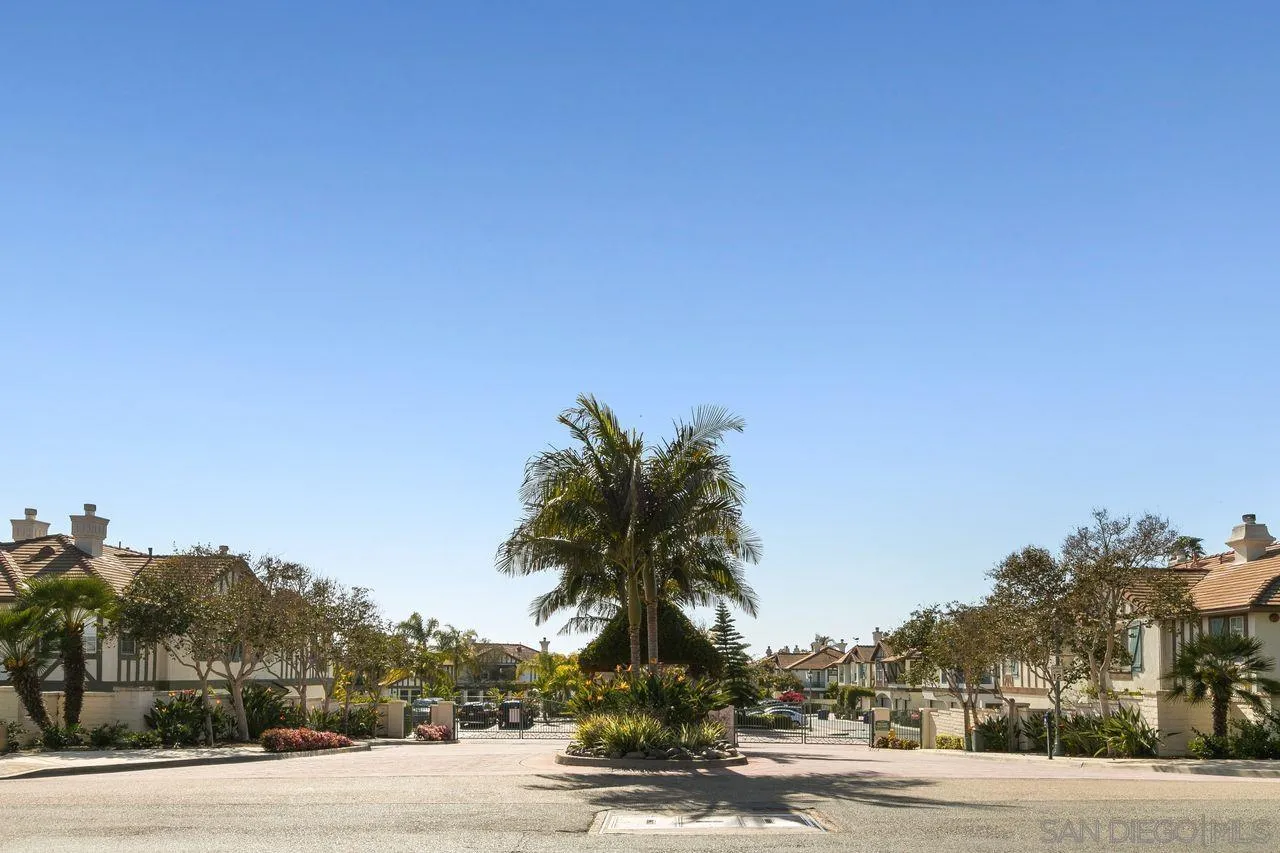 https://cdn.realtyfeed.com/cdn/127/260021876/e9d2903cfdc937fa8d3f7d55b389fe72.webp