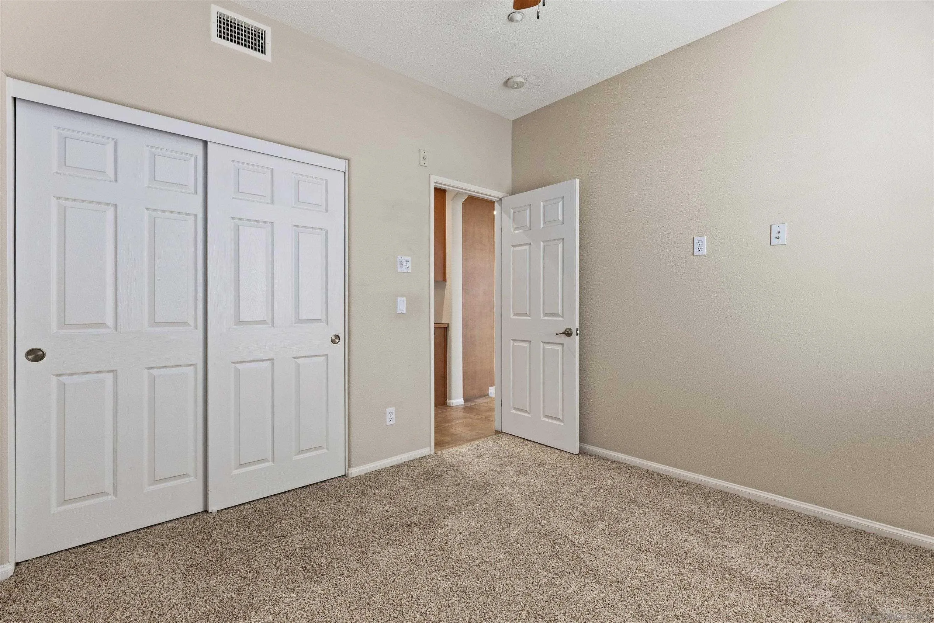 https://cdn.realtyfeed.com/cdn/127/260021877/019c69e084454542a68872855de50f8f.webp