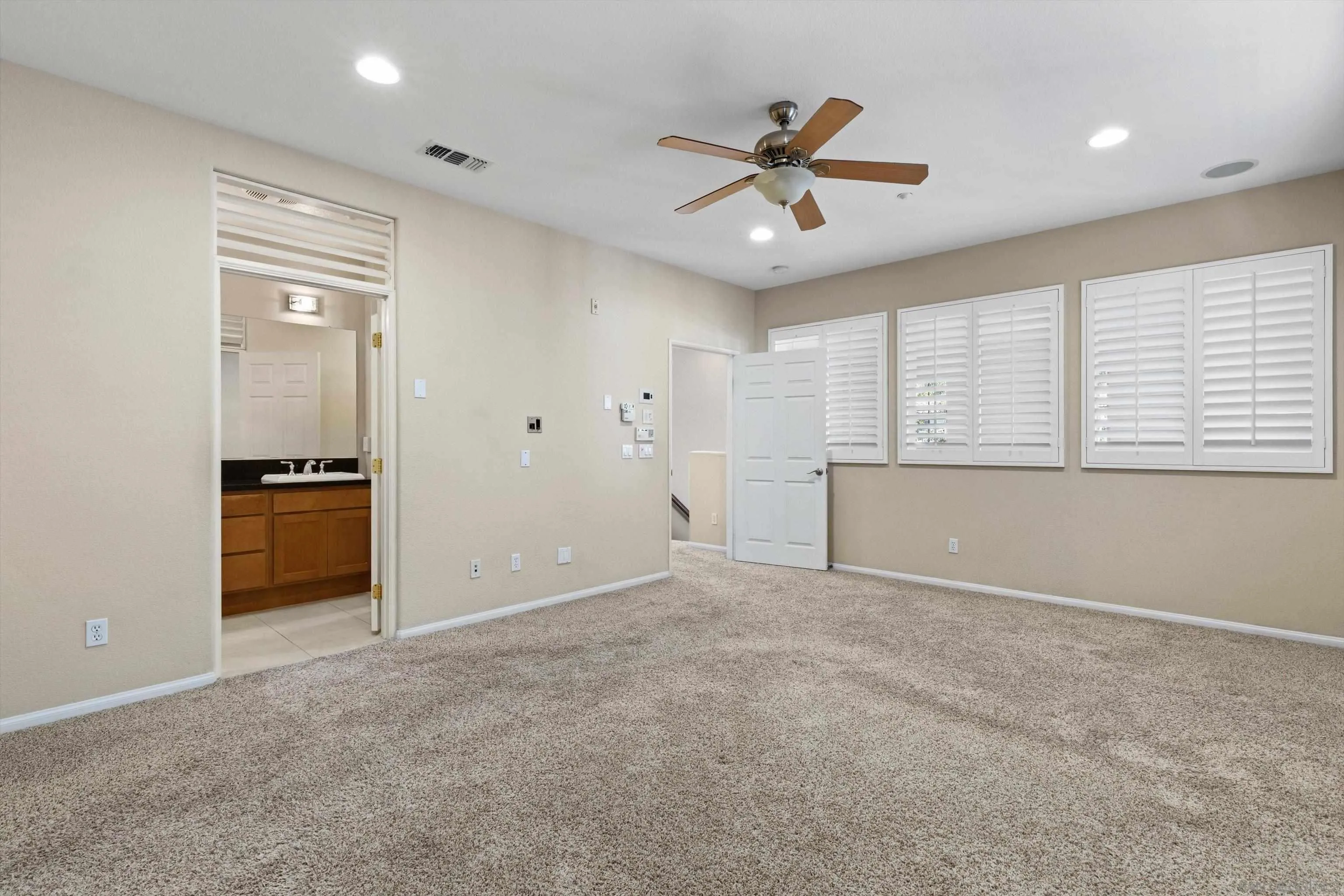 https://cdn.realtyfeed.com/cdn/127/260021877/8a754a4887e7a726dba71c12d009de49.webp
