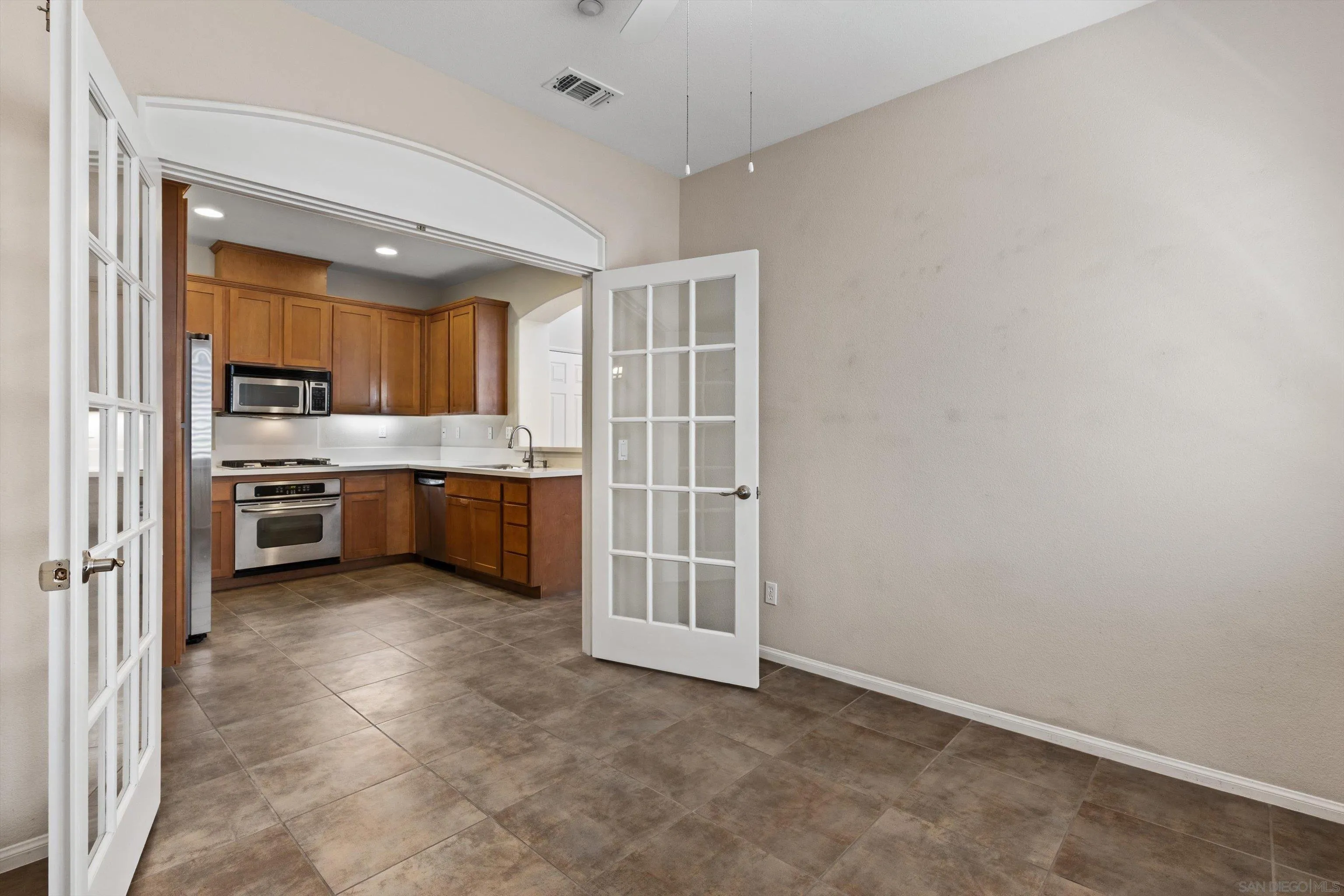 https://cdn.realtyfeed.com/cdn/127/260021877/97fcd418efeef134e542473aac99ed1b.webp