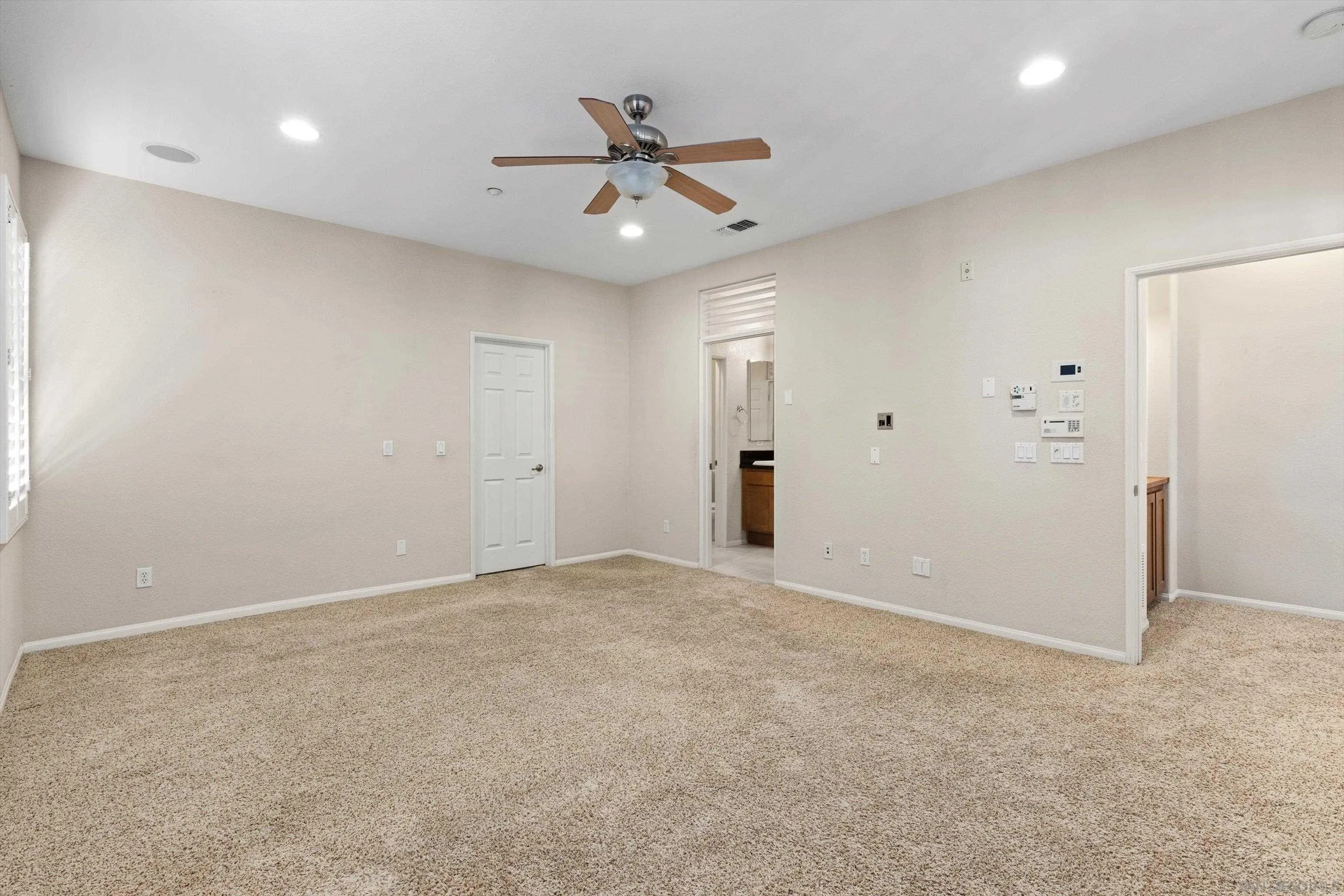 https://cdn.realtyfeed.com/cdn/127/260021877/b74fb8a748256b8379cad53d8ce8cb01.webp