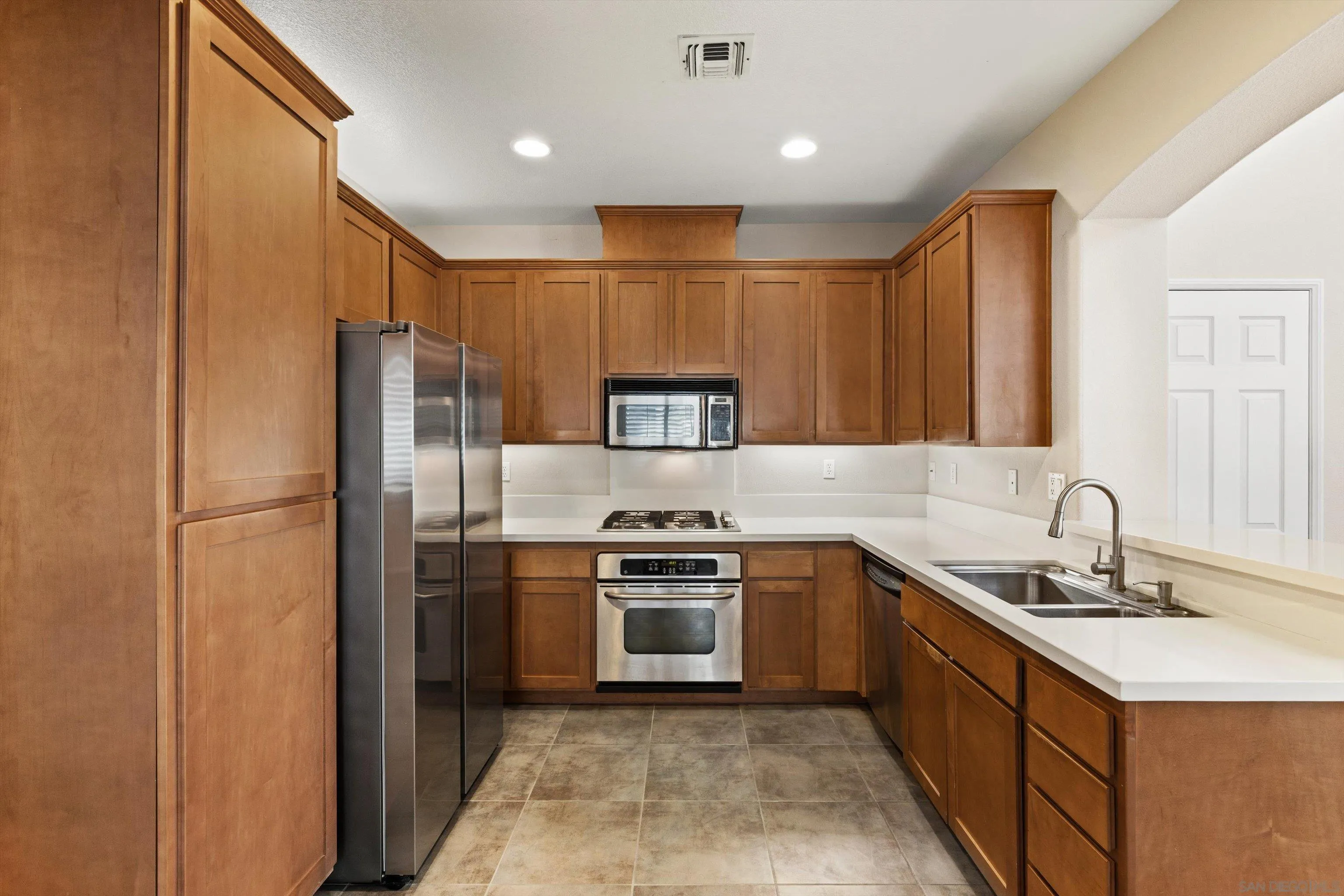 https://cdn.realtyfeed.com/cdn/127/260021877/bc0b3b3d4463484ec3776fad10cd7adb.webp