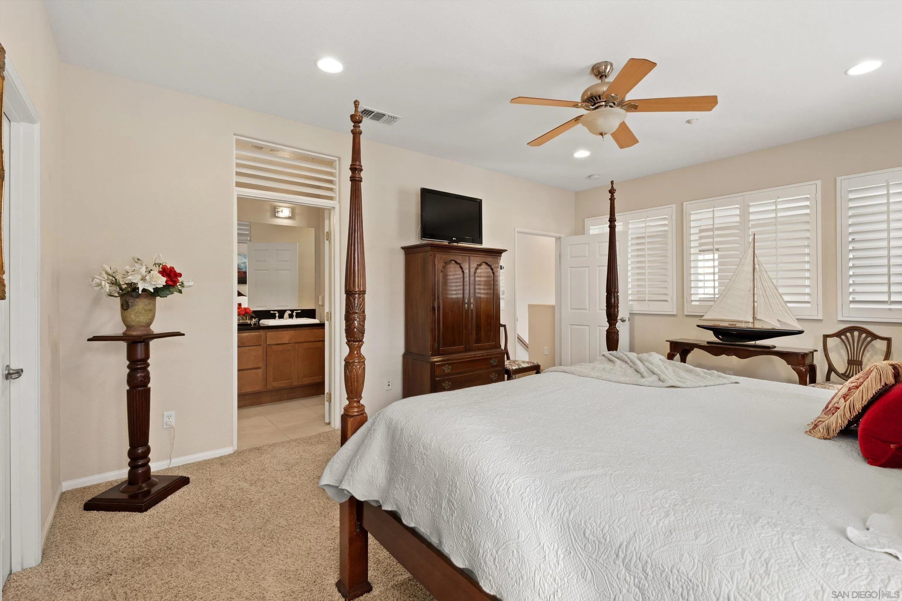 https://cdn.realtyfeed.com/cdn/127/260021877/c13e0bc591539c2b0568f22c8008dace.webp