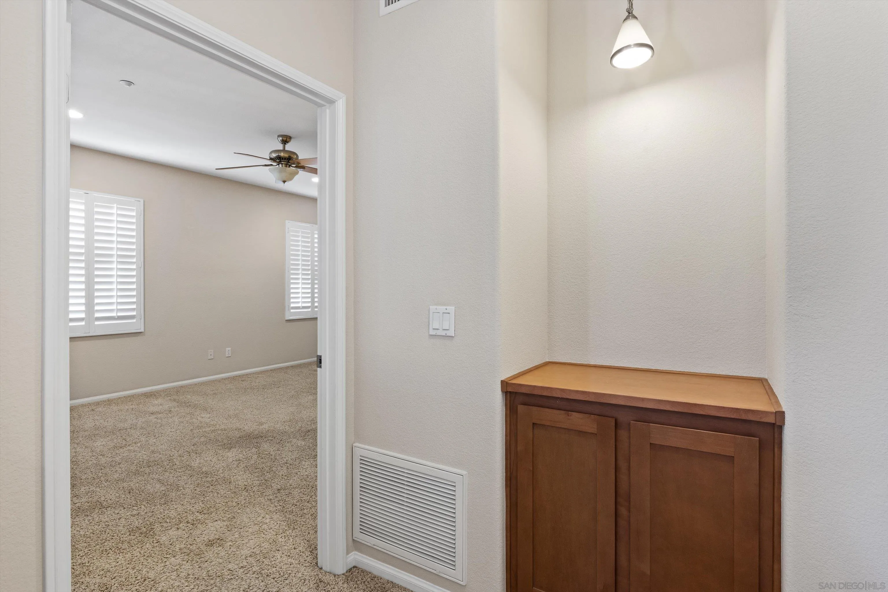 https://cdn.realtyfeed.com/cdn/127/260021877/c9db2d11dbc11456a6118eac2e427703.webp