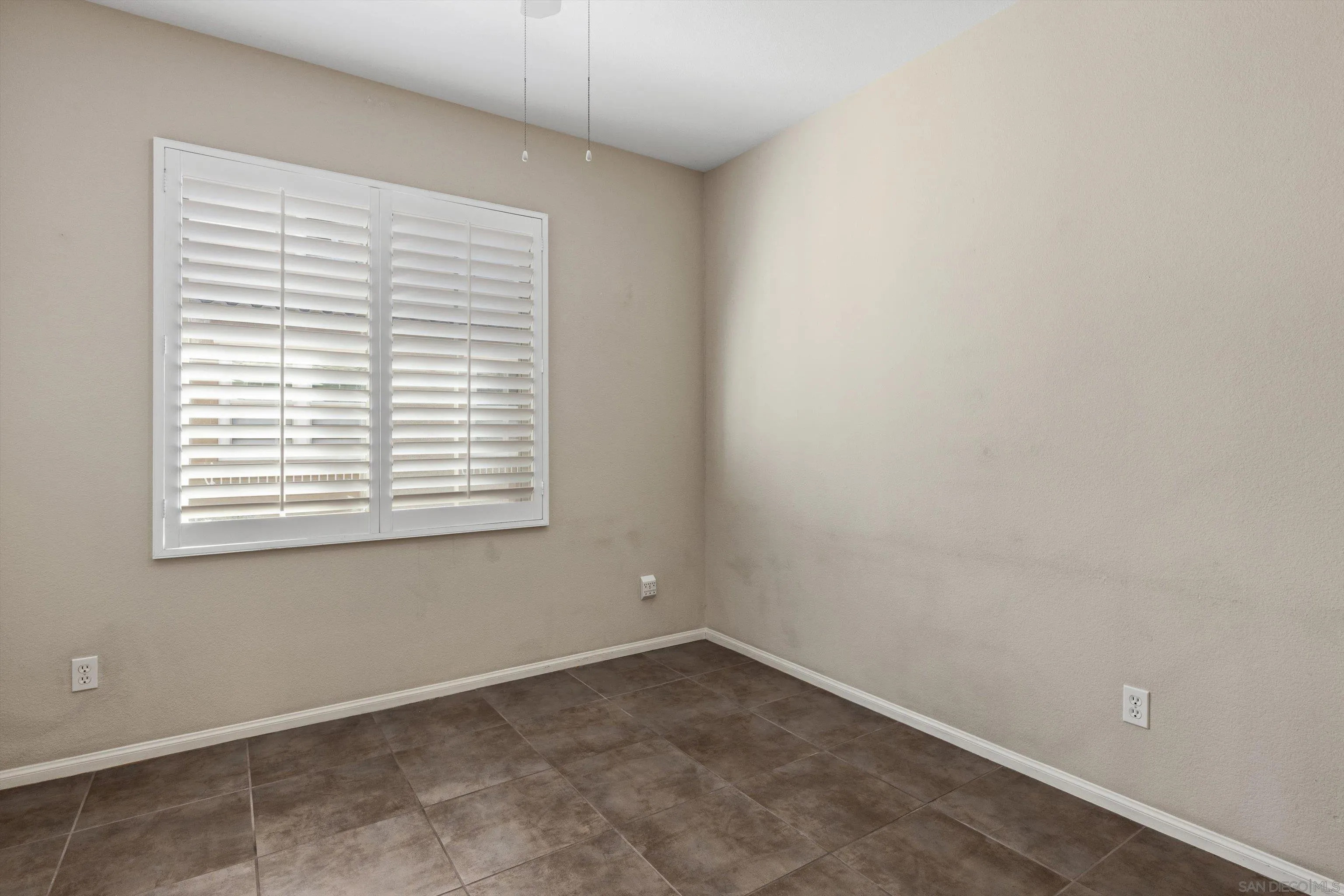 https://cdn.realtyfeed.com/cdn/127/260021877/d8ea5bae33af1eb68a76471a47883f52.webp
