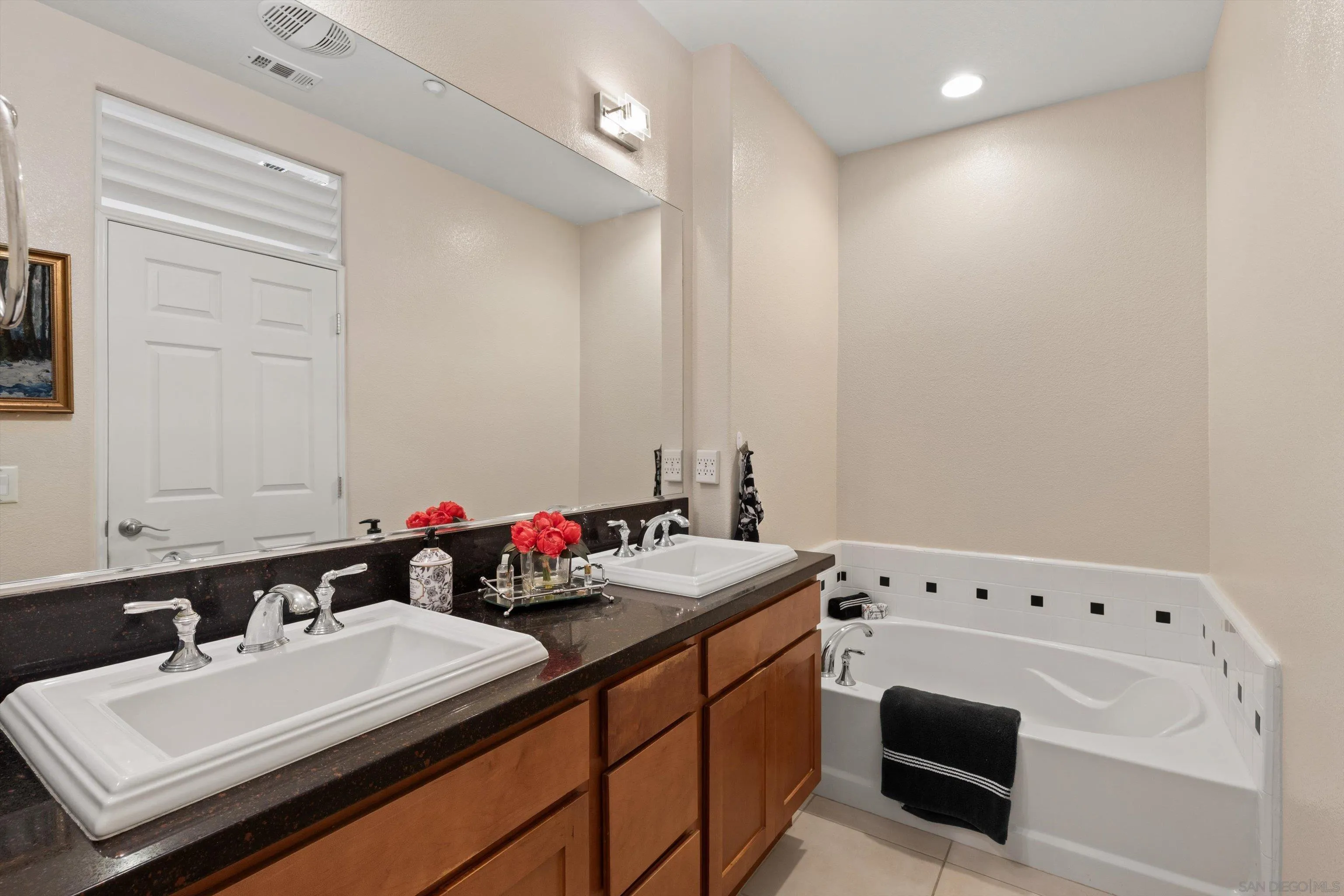 https://cdn.realtyfeed.com/cdn/127/260021877/ee74dc01de6bde9a3b07c625de6d47c6.webp