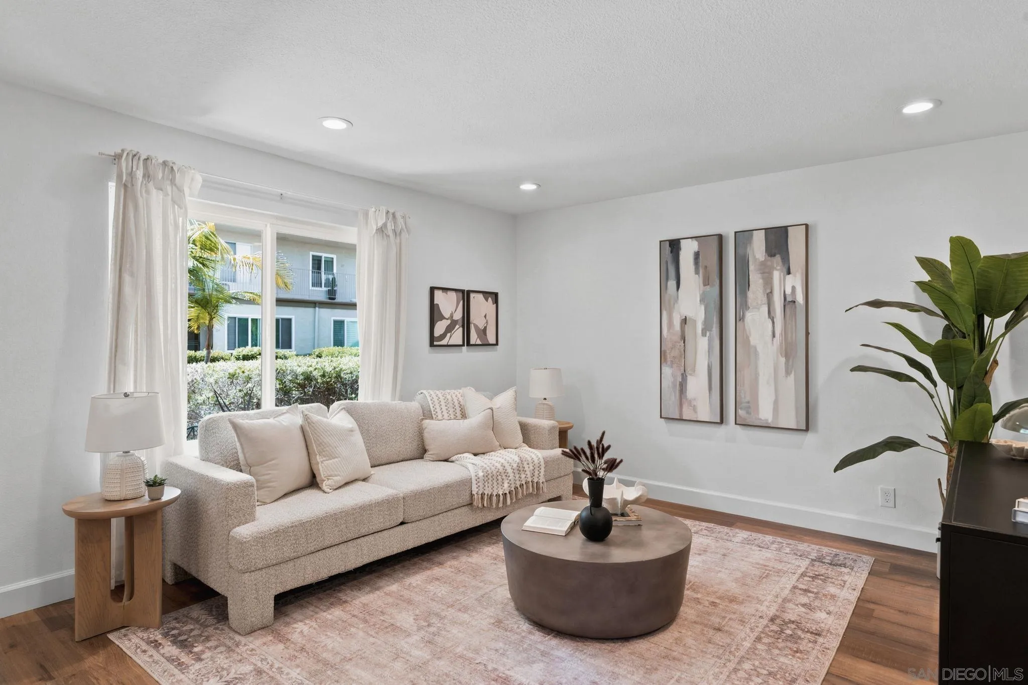 https://cdn.realtyfeed.com/cdn/127/260021878/0c62aed6df6ede04439e189298c04588.webp