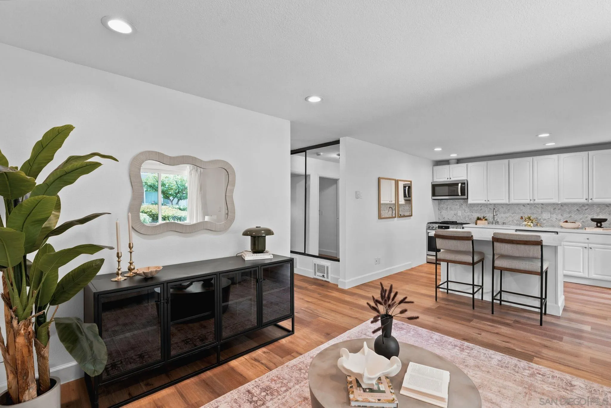 https://cdn.realtyfeed.com/cdn/127/260021878/e18ee4ae800597f7168773d7fe99b34d.webp