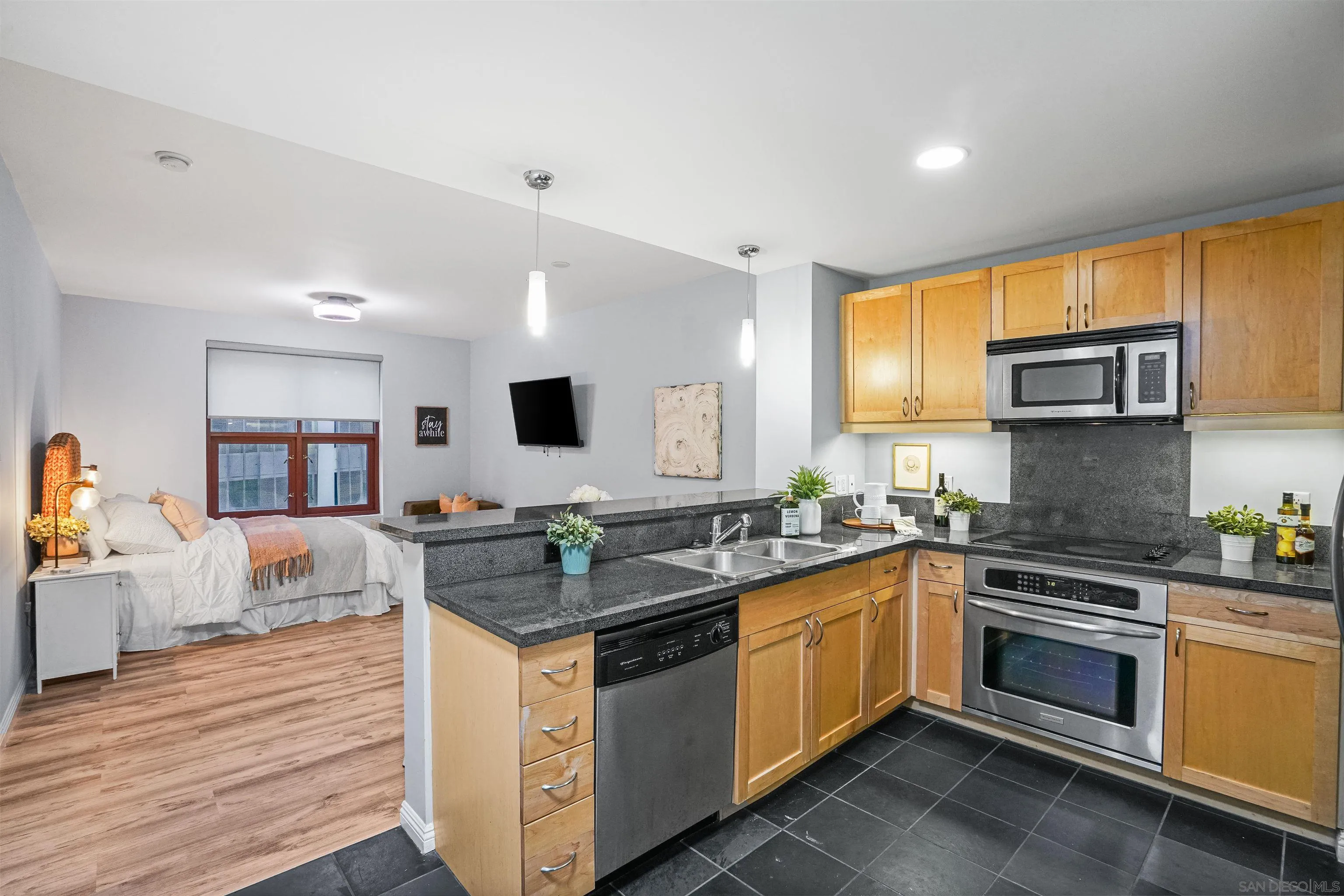 https://cdn.realtyfeed.com/cdn/127/260021881/e6781664cf88a99a7b547bf9b5c46d02.webp