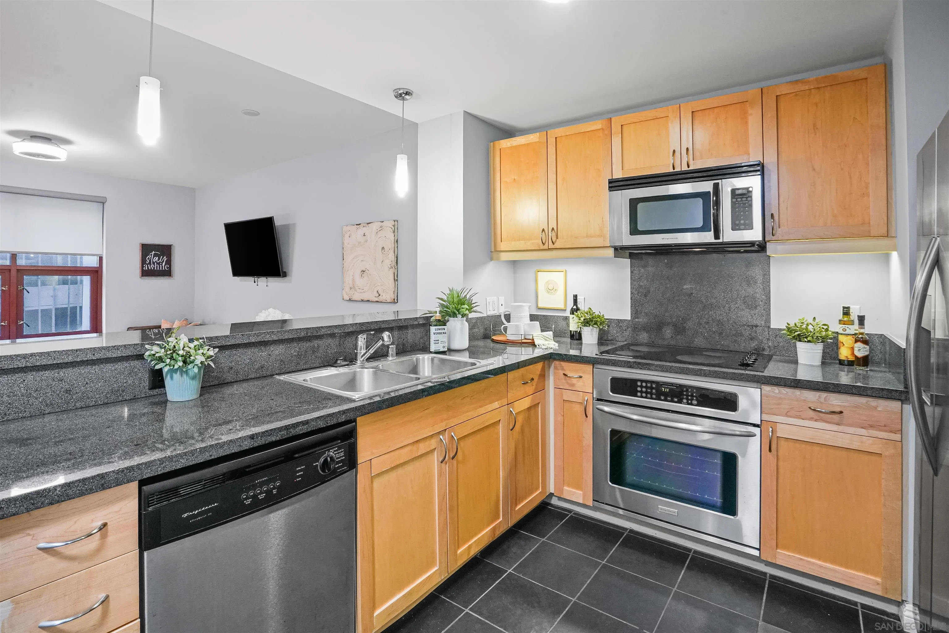 https://cdn.realtyfeed.com/cdn/127/260021881/eb45eb342be834534f79d341b34b2959.webp