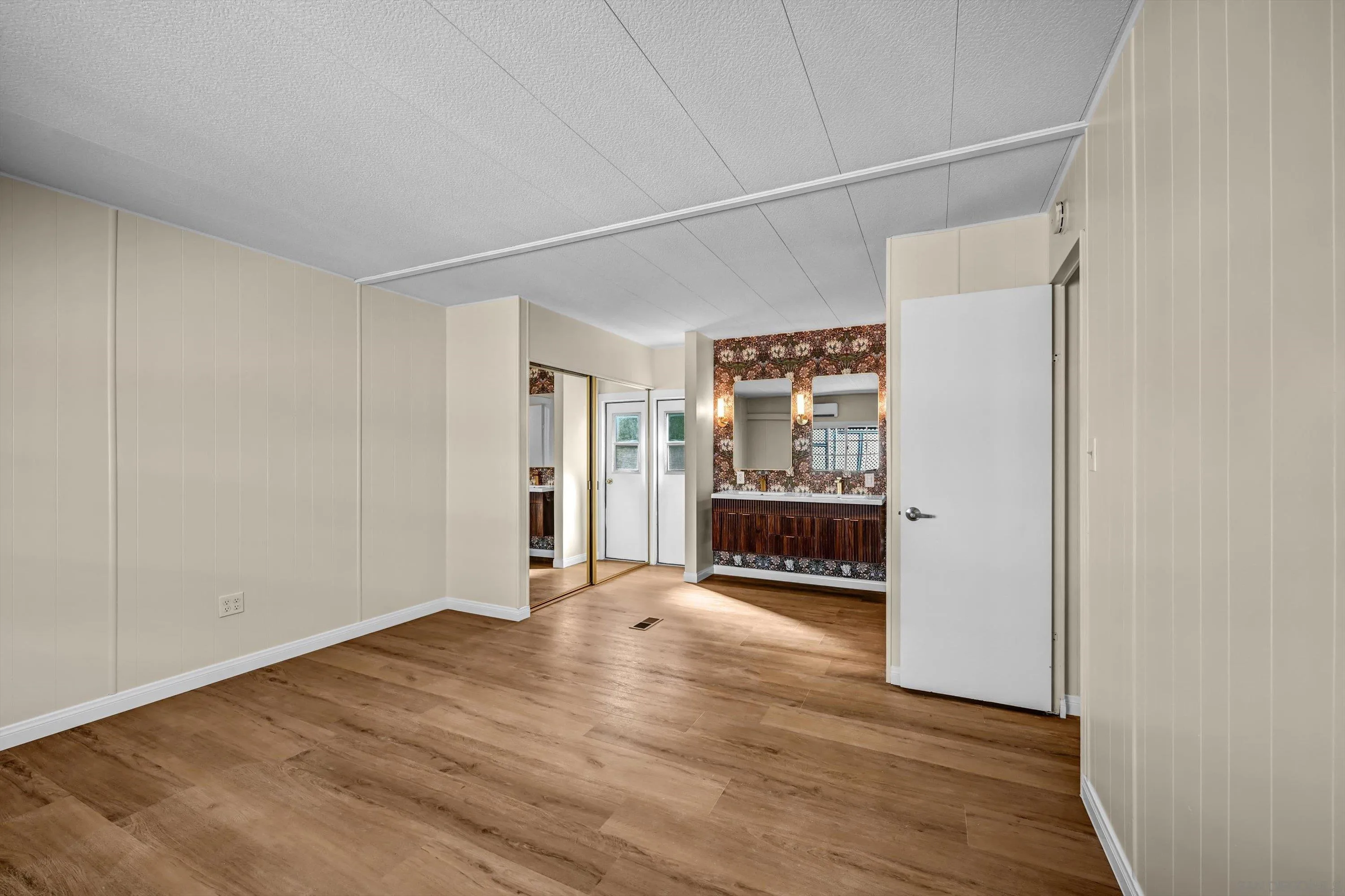 https://cdn.realtyfeed.com/cdn/127/260021885/7f1a04e6acbc3b70c272fd98d4bb268c.webp