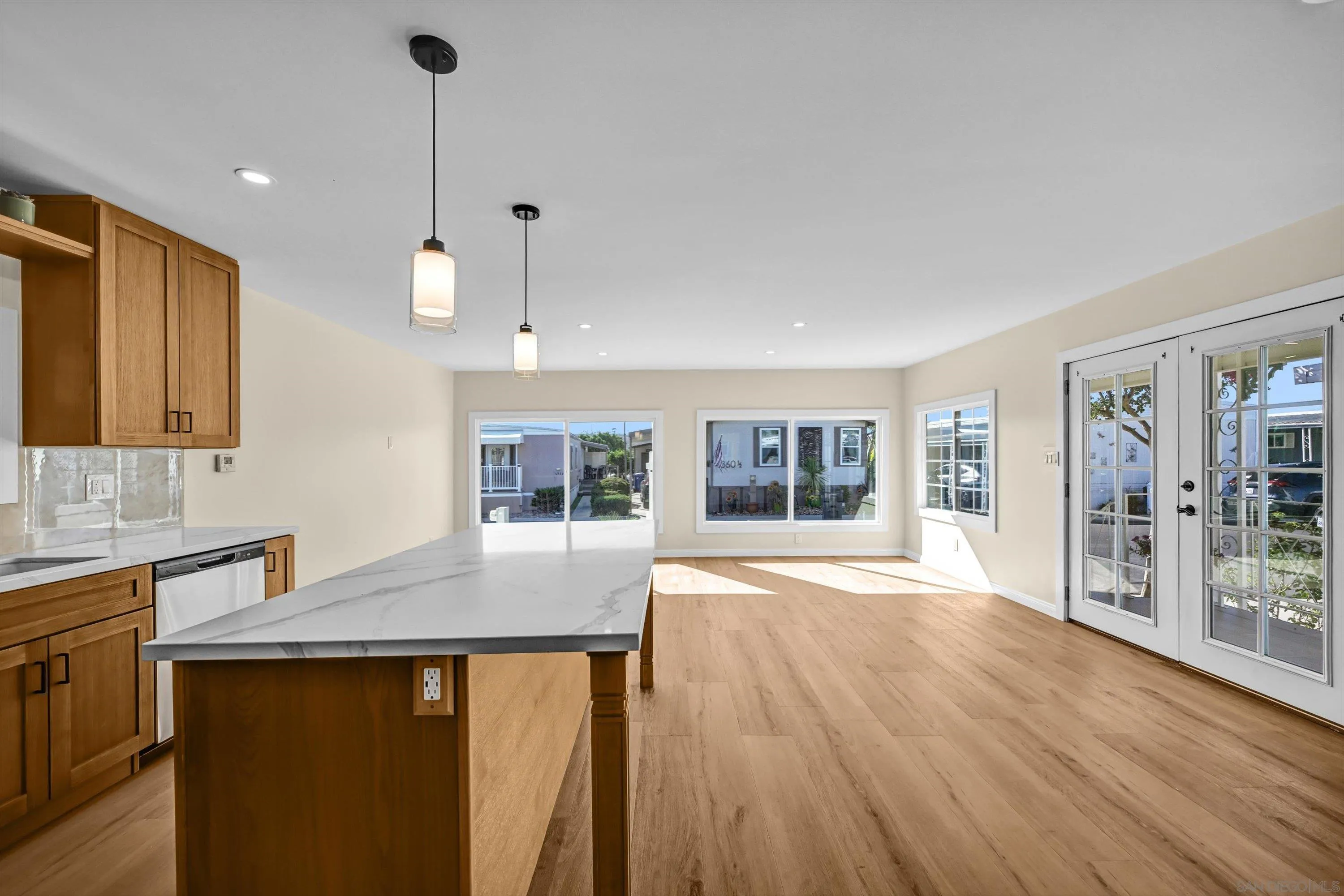 https://cdn.realtyfeed.com/cdn/127/260021885/b6f08f414d50e7427ea1535b19a7130c.webp