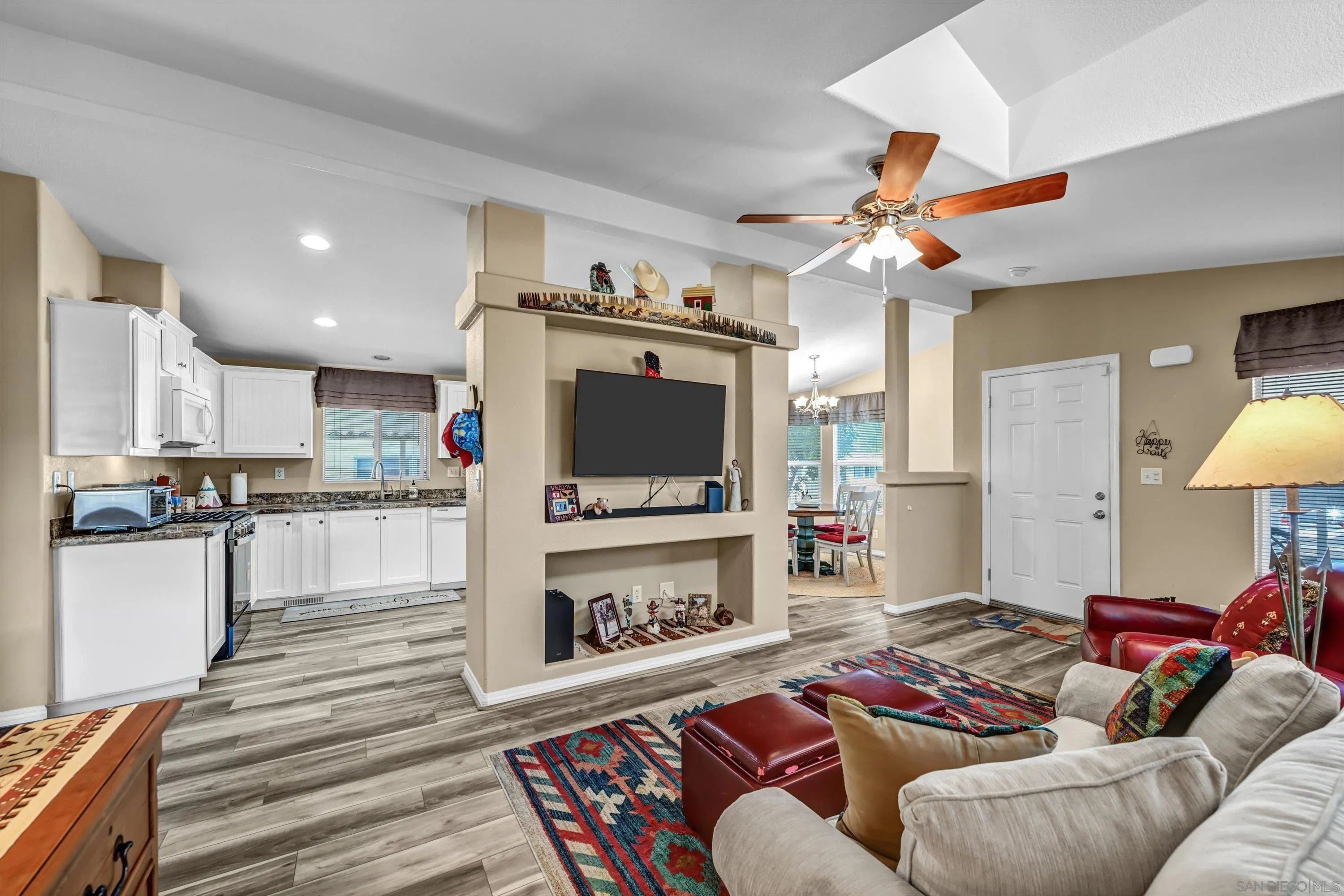 https://cdn.realtyfeed.com/cdn/127/260021887/0b36eea24e5627953901657bdf4a0183.webp