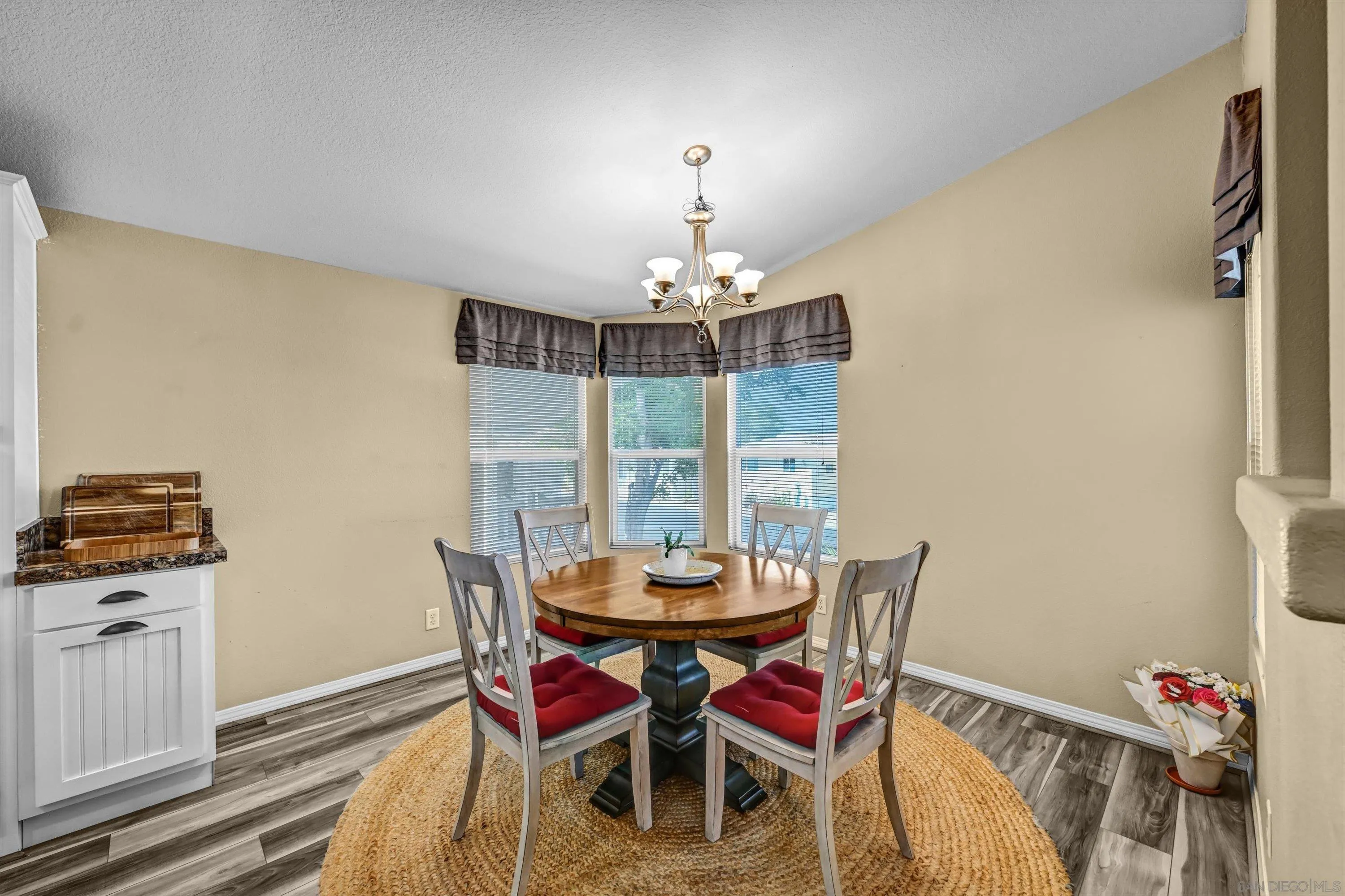 https://cdn.realtyfeed.com/cdn/127/260021887/15f6ad07b5c74cf0bd97f2fd6cf22ee6.webp