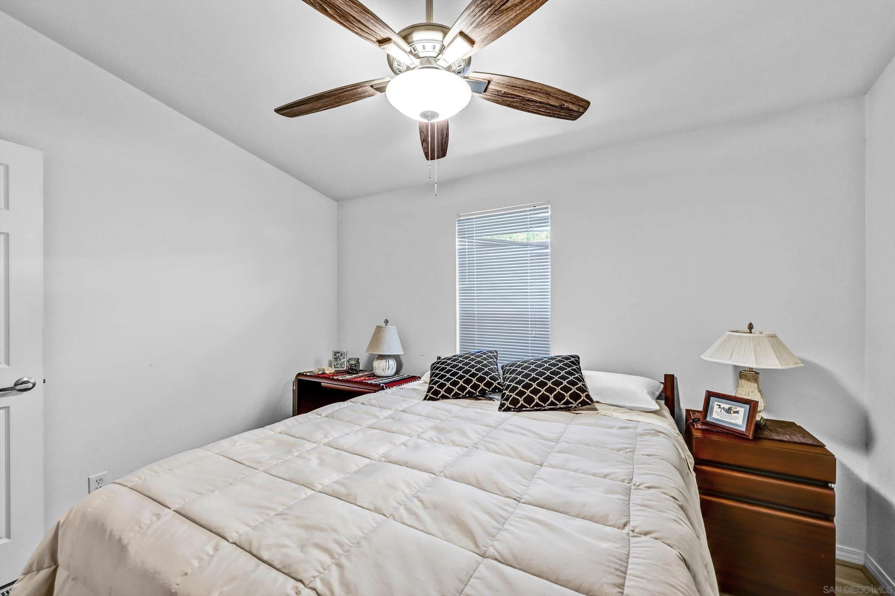 https://cdn.realtyfeed.com/cdn/127/260021887/b9f0a40c229f20159957e471f7dcf43d.webp