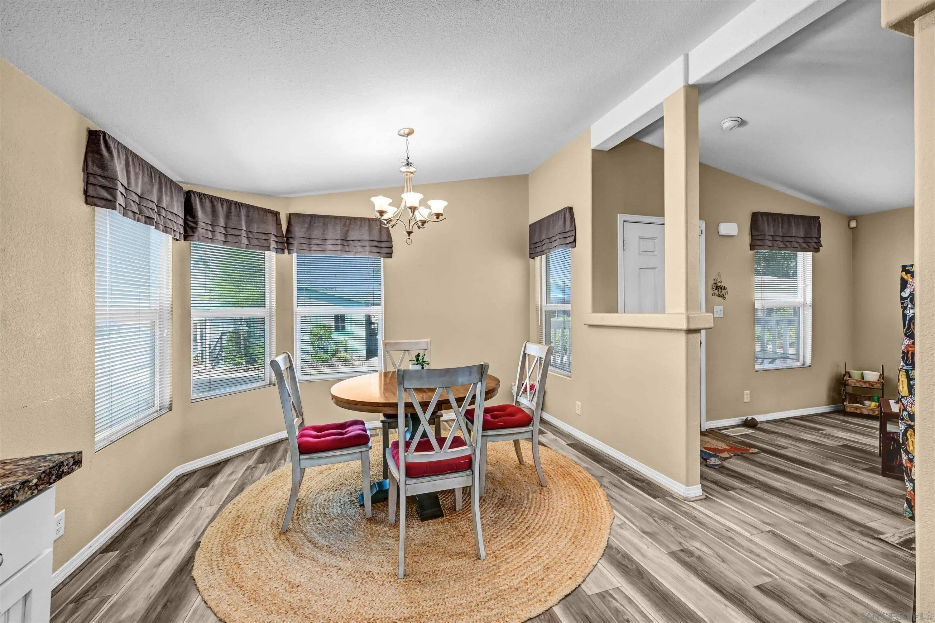 https://cdn.realtyfeed.com/cdn/127/260021887/d44425a5d25136196f1ddec54599084c.webp