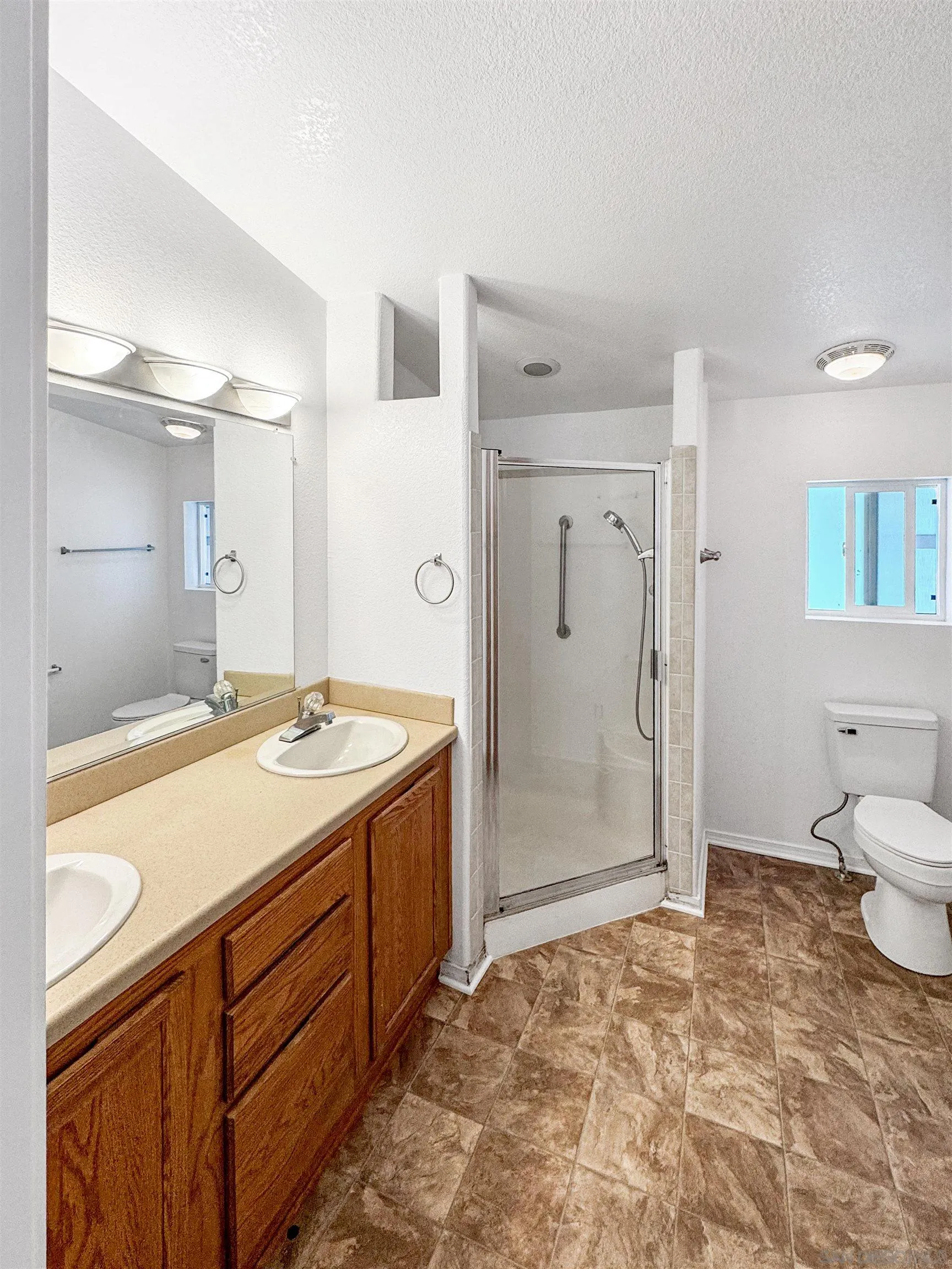 https://cdn.realtyfeed.com/cdn/127/260021888/12a4c420f7011da3cb2b171f5fed5e47.webp