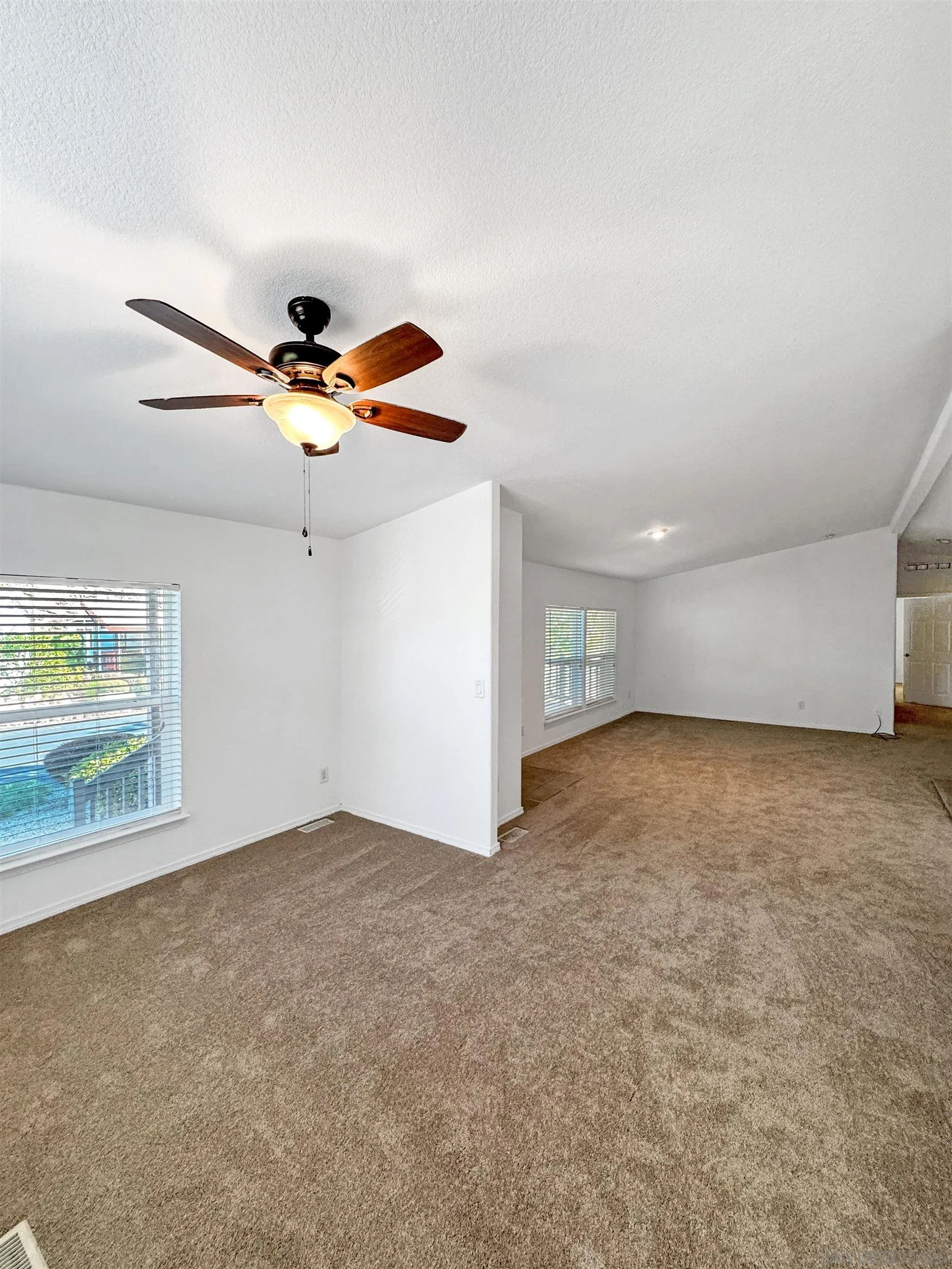 https://cdn.realtyfeed.com/cdn/127/260021888/49a7f297852845d983eb22d4f477f6e3.webp