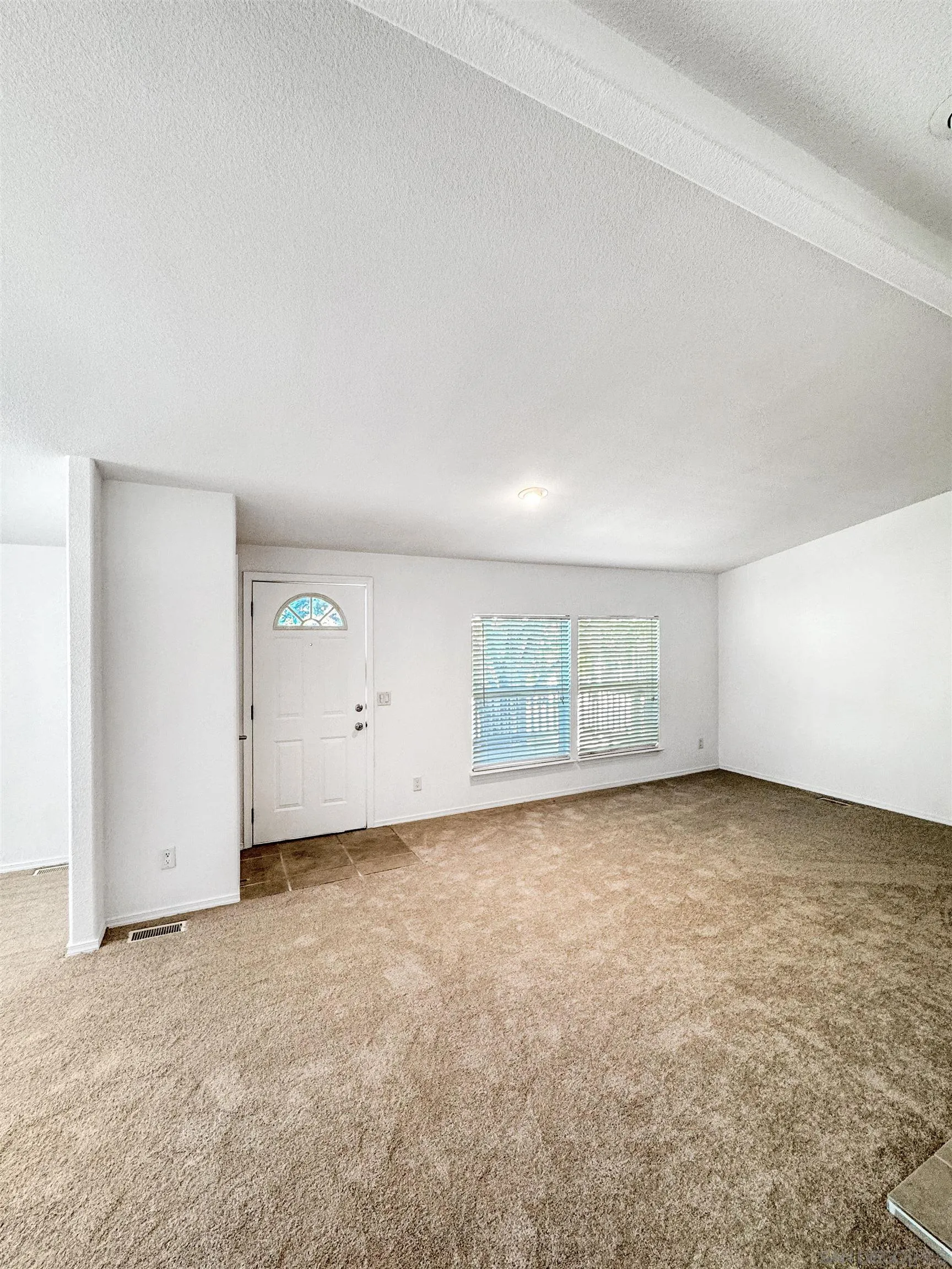 https://cdn.realtyfeed.com/cdn/127/260021888/606012fe43ecd7b81e5178b639db88f2.webp