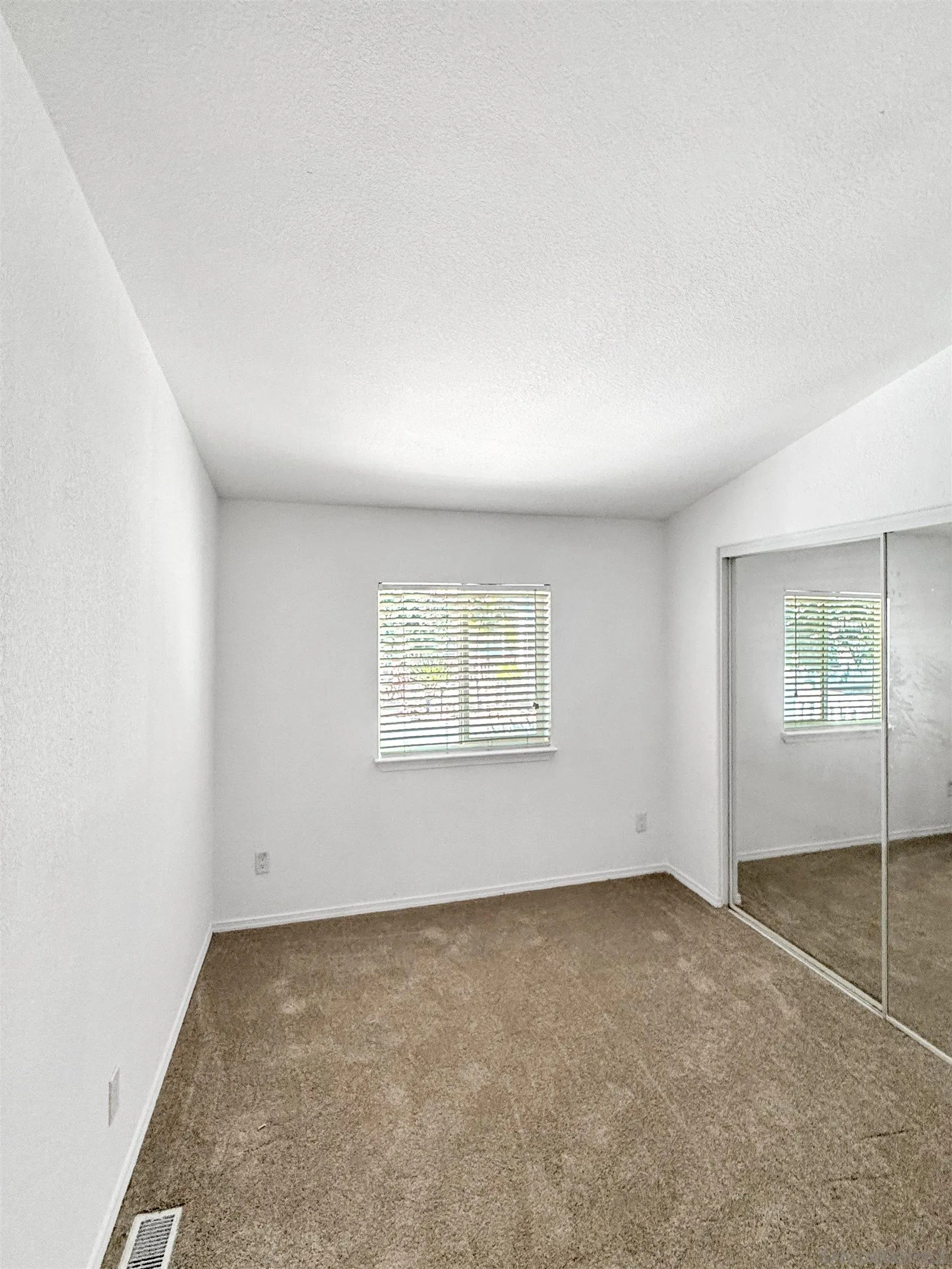 https://cdn.realtyfeed.com/cdn/127/260021888/800f8af0dadaa9473c4f8cb8a39e6e7f.webp