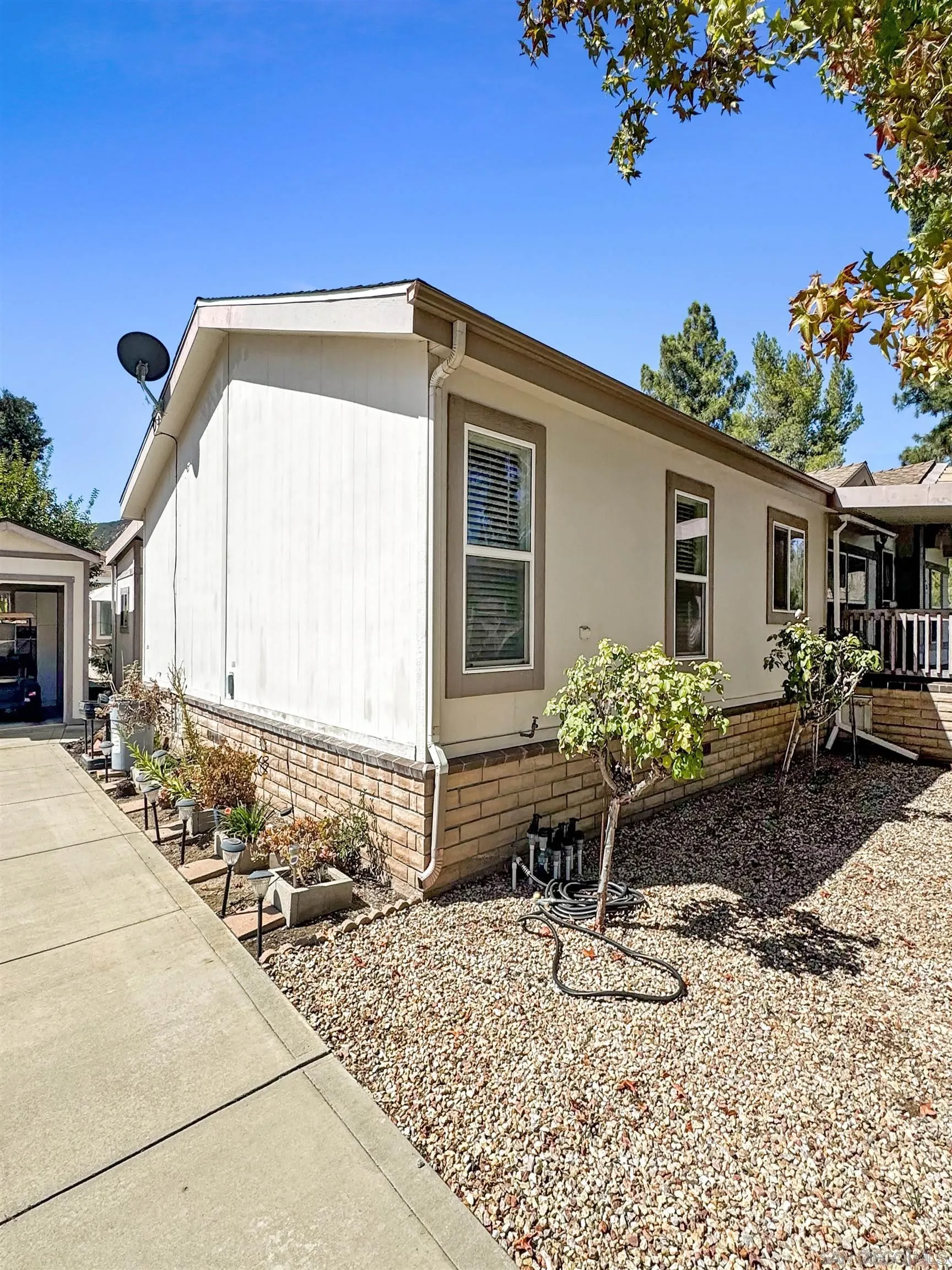 https://cdn.realtyfeed.com/cdn/127/260021888/b28a8c172f7c57bfddf816ff8ce13c3f.webp
