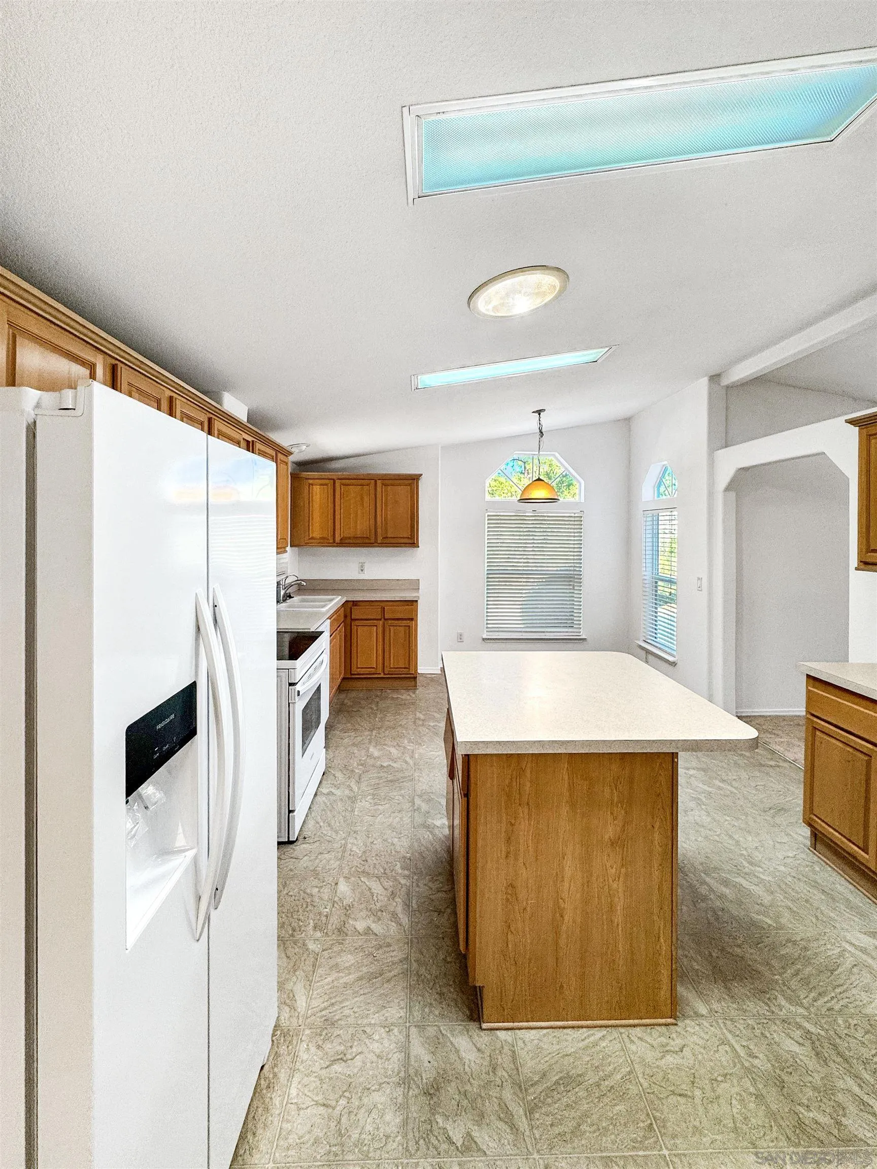 https://cdn.realtyfeed.com/cdn/127/260021888/cf68e9cdd8c13233f1527aec8bb825e8.webp
